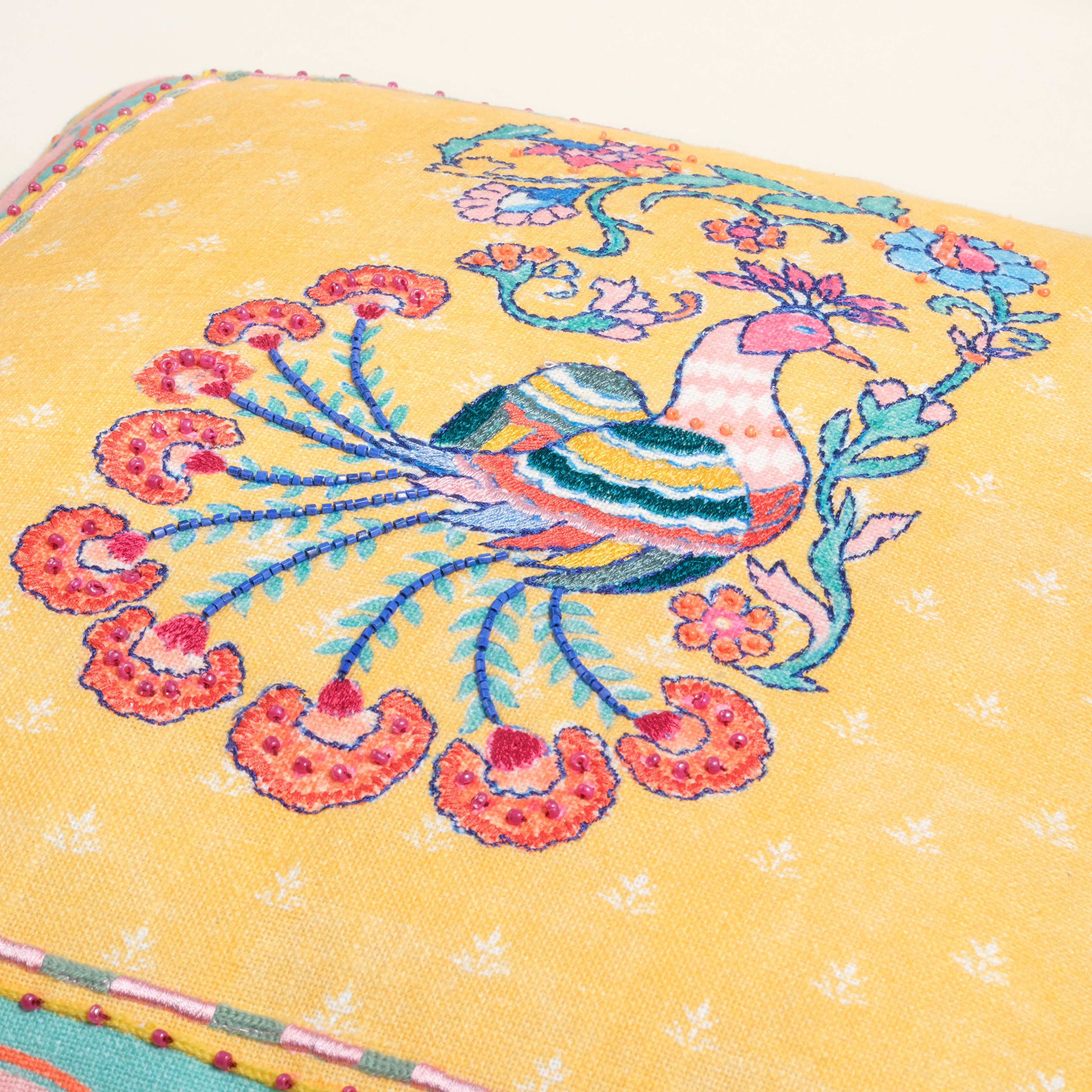 Ghunı Püsküllü Nakışlı Pamuk Dolgulu Kırlent 50x50 Cm Sarı