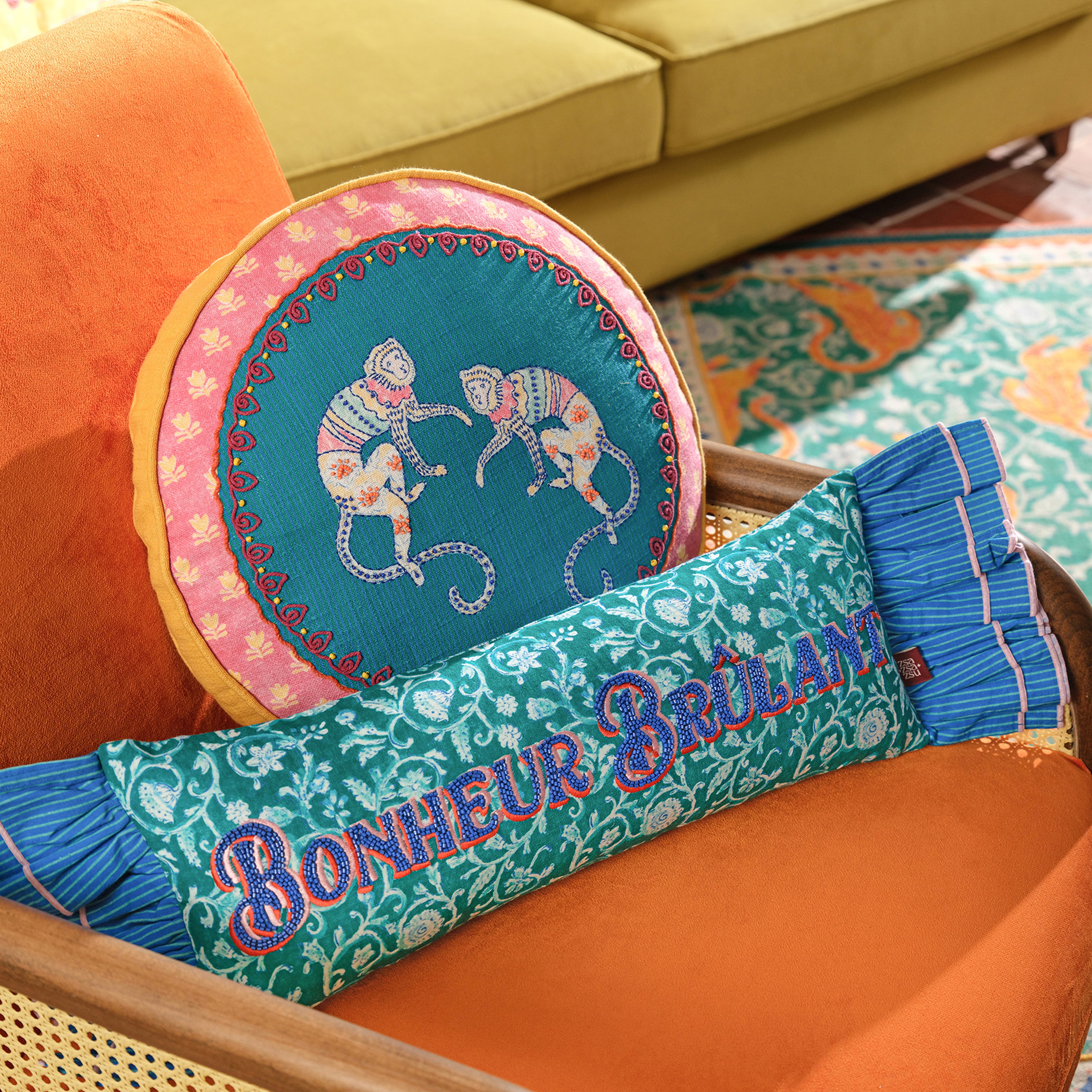 Ghunı Fırfırlı Nakışlı Pamuk Dolgulu Kırlent 20x55 Cm Mavi