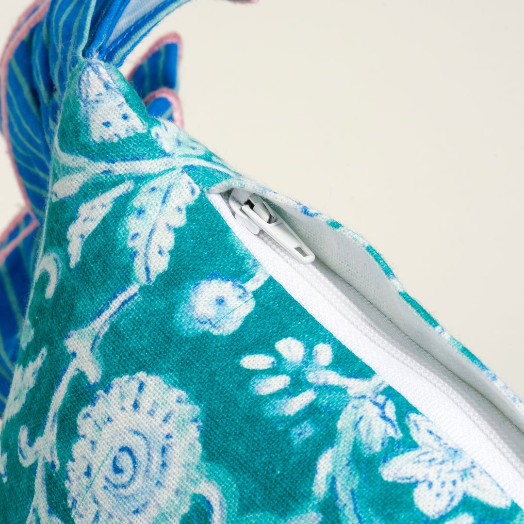 Ghunı Fırfırlı Nakışlı Pamuk Dolgulu Kırlent 20x55 Cm Mavi