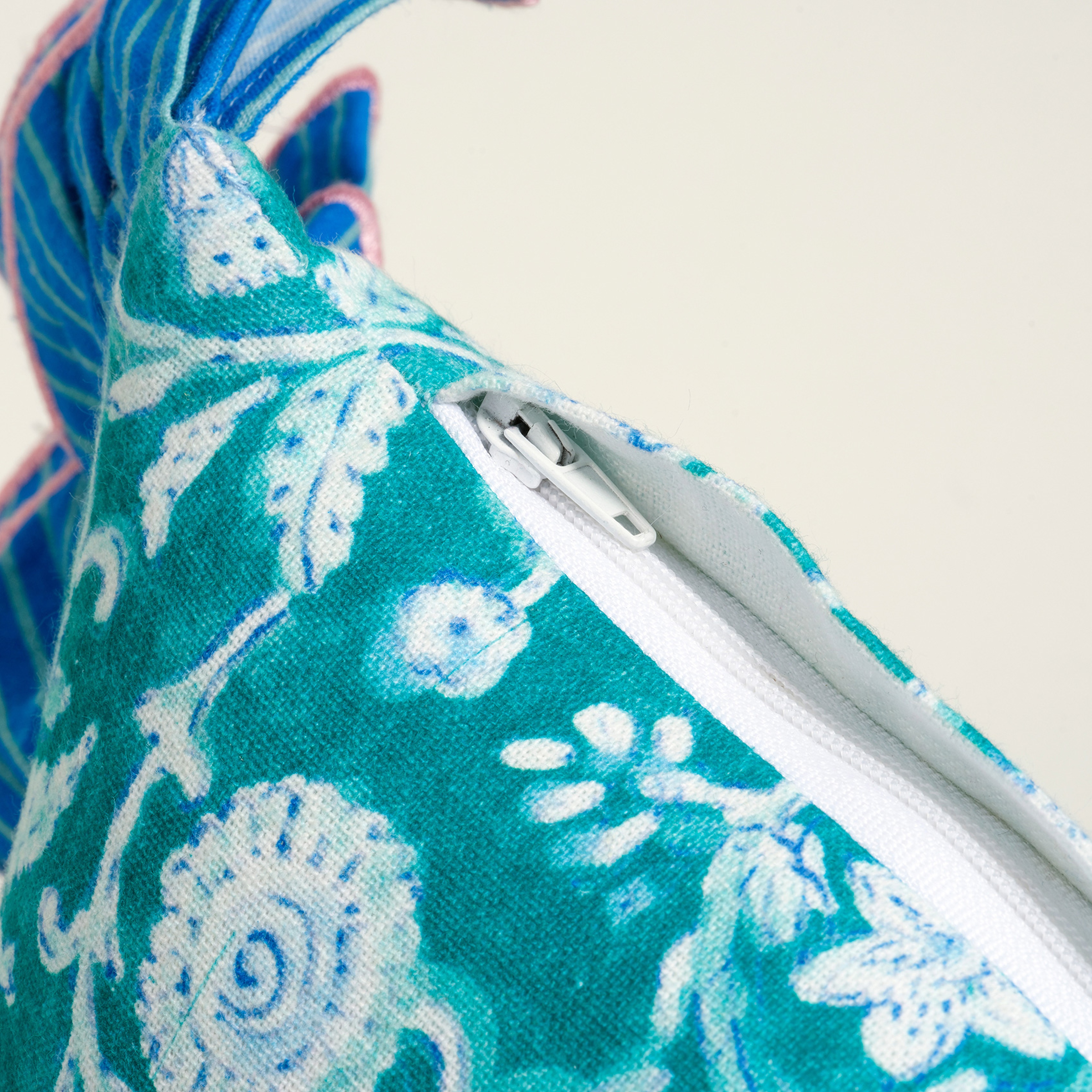 Ghunı Fırfırlı Nakışlı Pamuk Dolgulu Kırlent 20x55 Cm Mavi