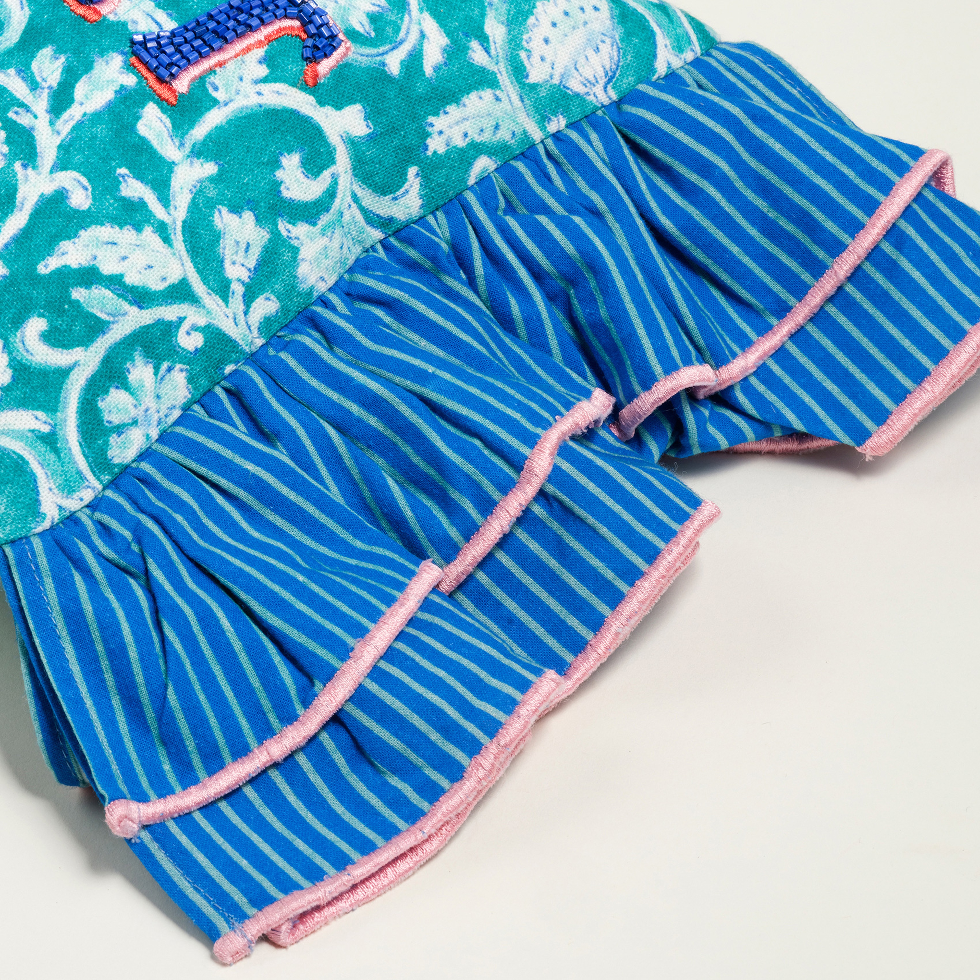 Ghunı Fırfırlı Nakışlı Pamuk Dolgulu Kırlent 20x55 Cm Mavi