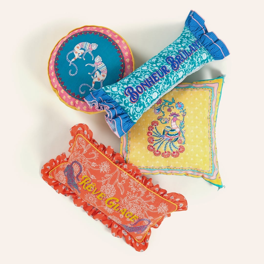 Ghunı Fırfırlı Nakışlı Pamuk Dolgulu Kırlent 20x55 Cm Mavi