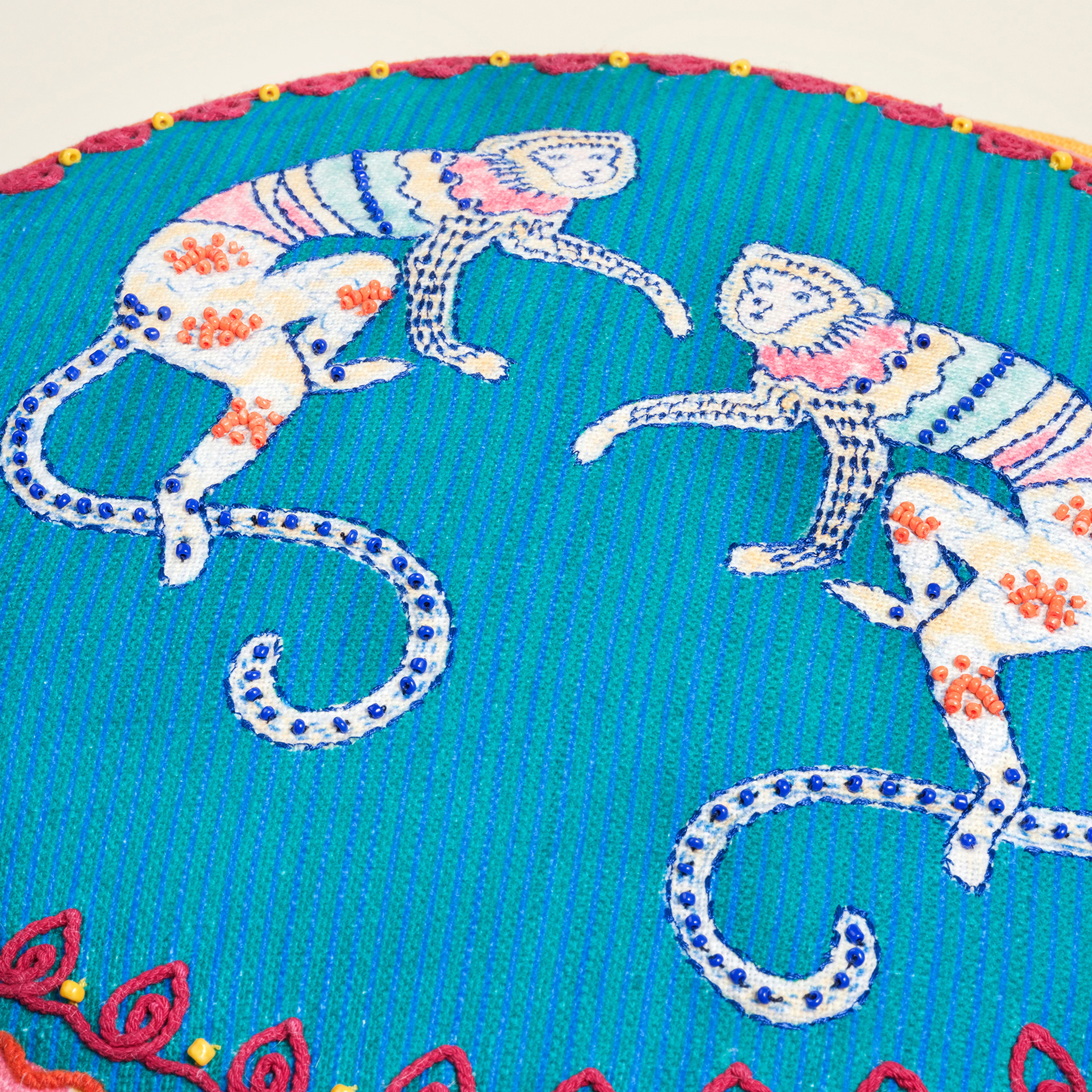 Ghunı Nakışlı Pamuk Dolgulu Kırlent 40 Cm Mavi