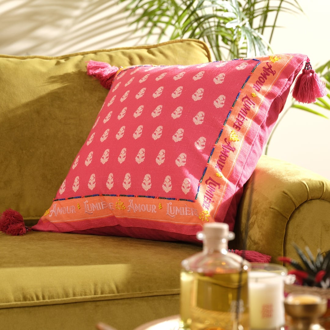 Ghunı Püsküllü Nakışlı Pamuk Dolgulu Kırlent 50x50 Cm Fuşya