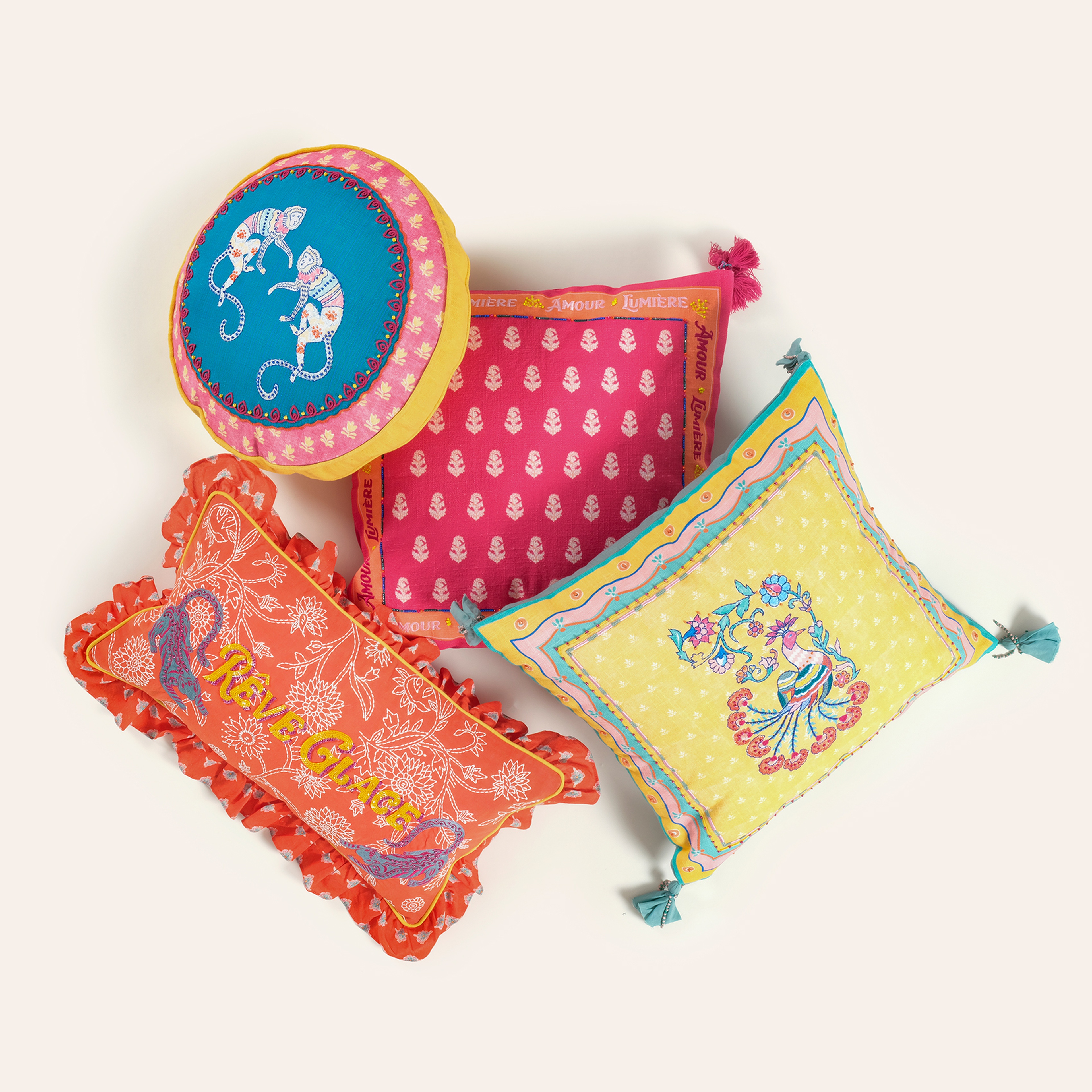 Ghunı Püsküllü Nakışlı Pamuk Dolgulu Kırlent 50x50 Cm Fuşya