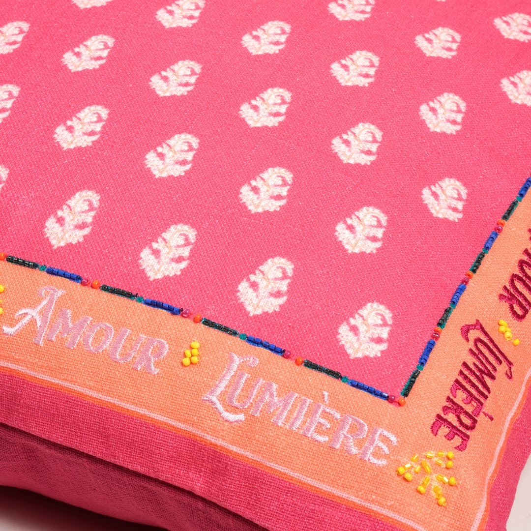 Ghunı Püsküllü Nakışlı Pamuk Dolgulu Kırlent 50x50 Cm Fuşya