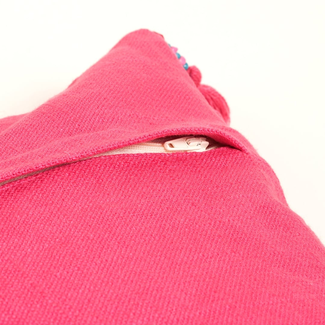 Ghunı Püsküllü Nakışlı Pamuk Dolgulu Kırlent 50x50 Cm Fuşya