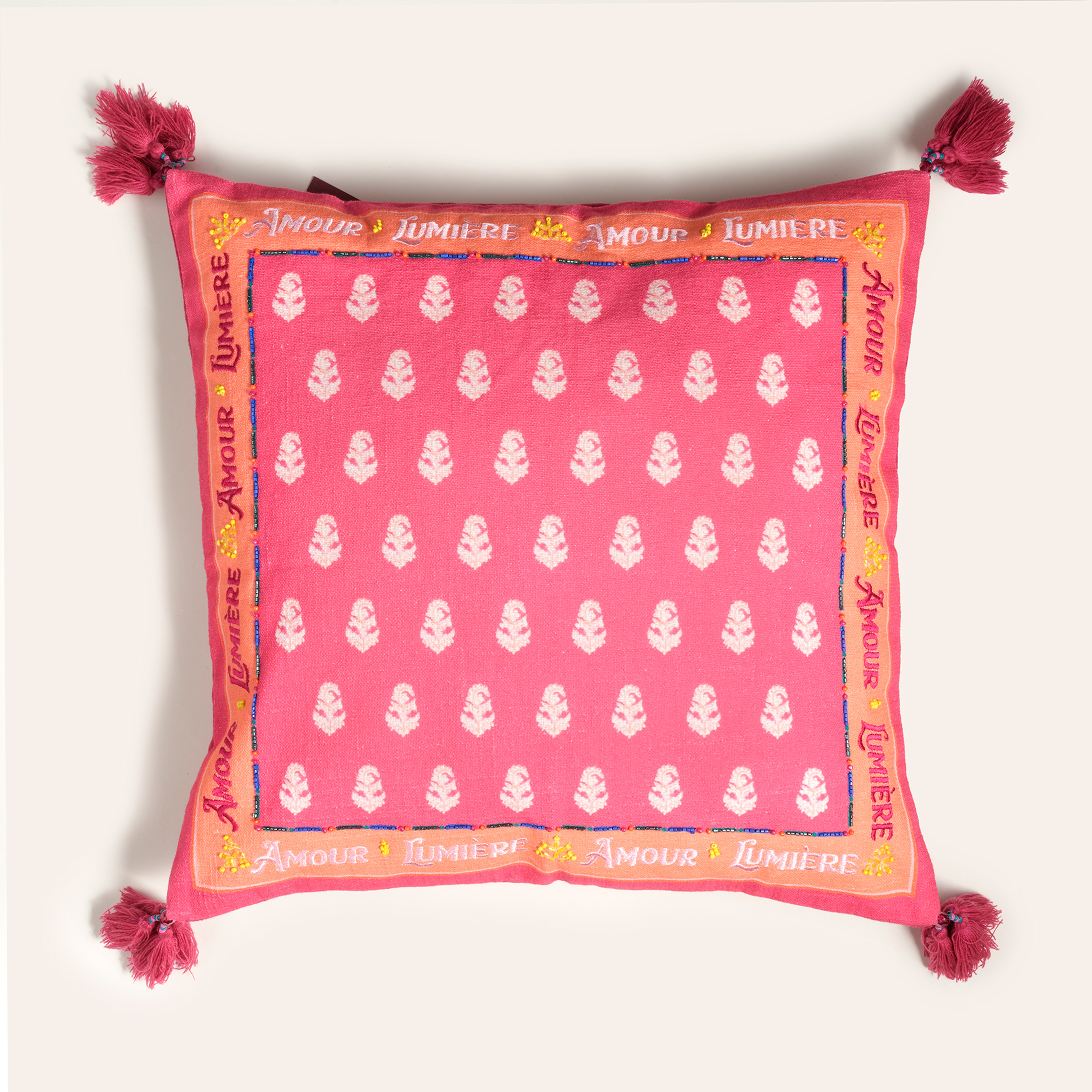 Ghunı Püsküllü Nakışlı Pamuk Dolgulu Kırlent 50x50 Cm Fuşya