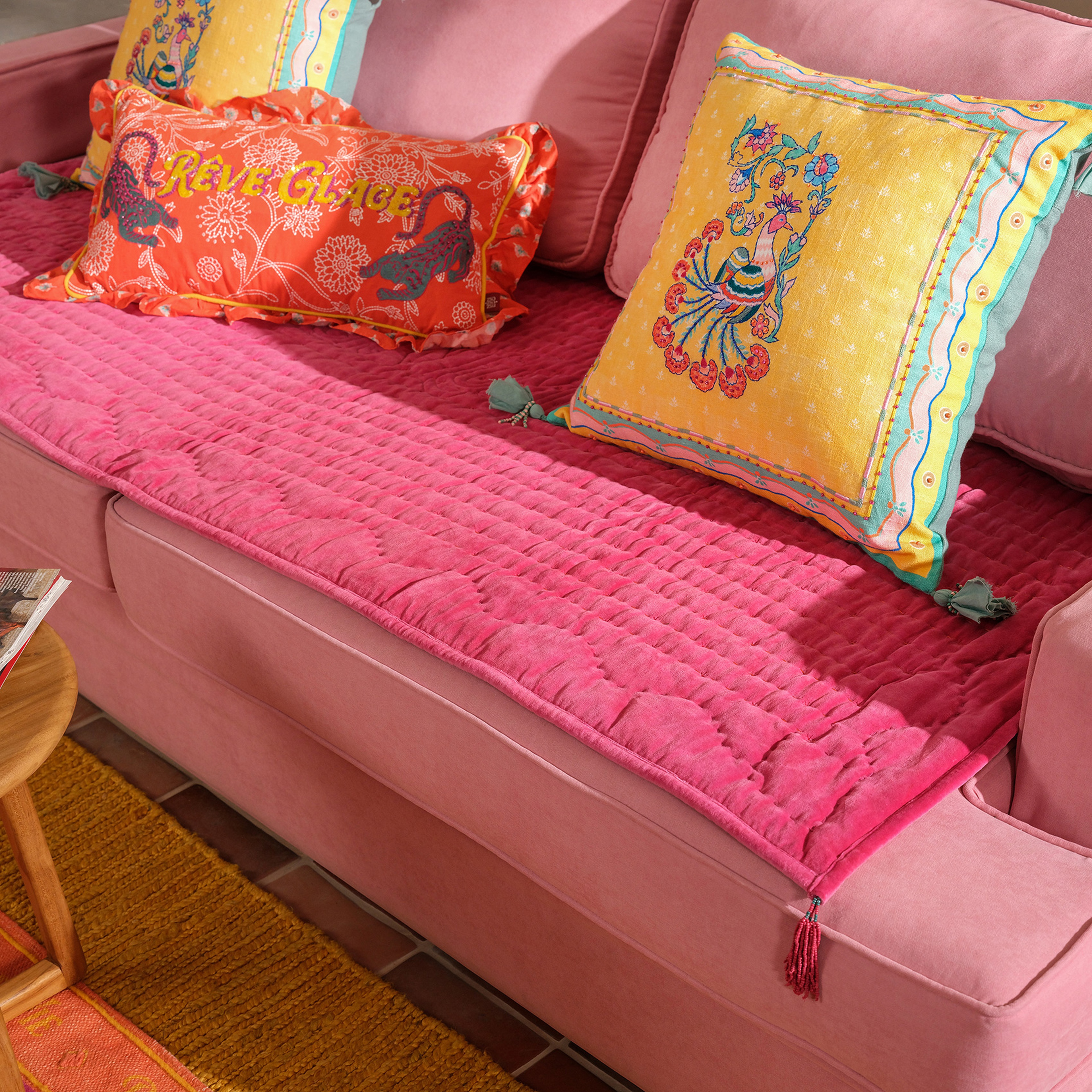 Okhla El İşi Püsküllü Kapitoneli Pamuk Kadife Koltuk Matı 85x185 Cm Fuşya