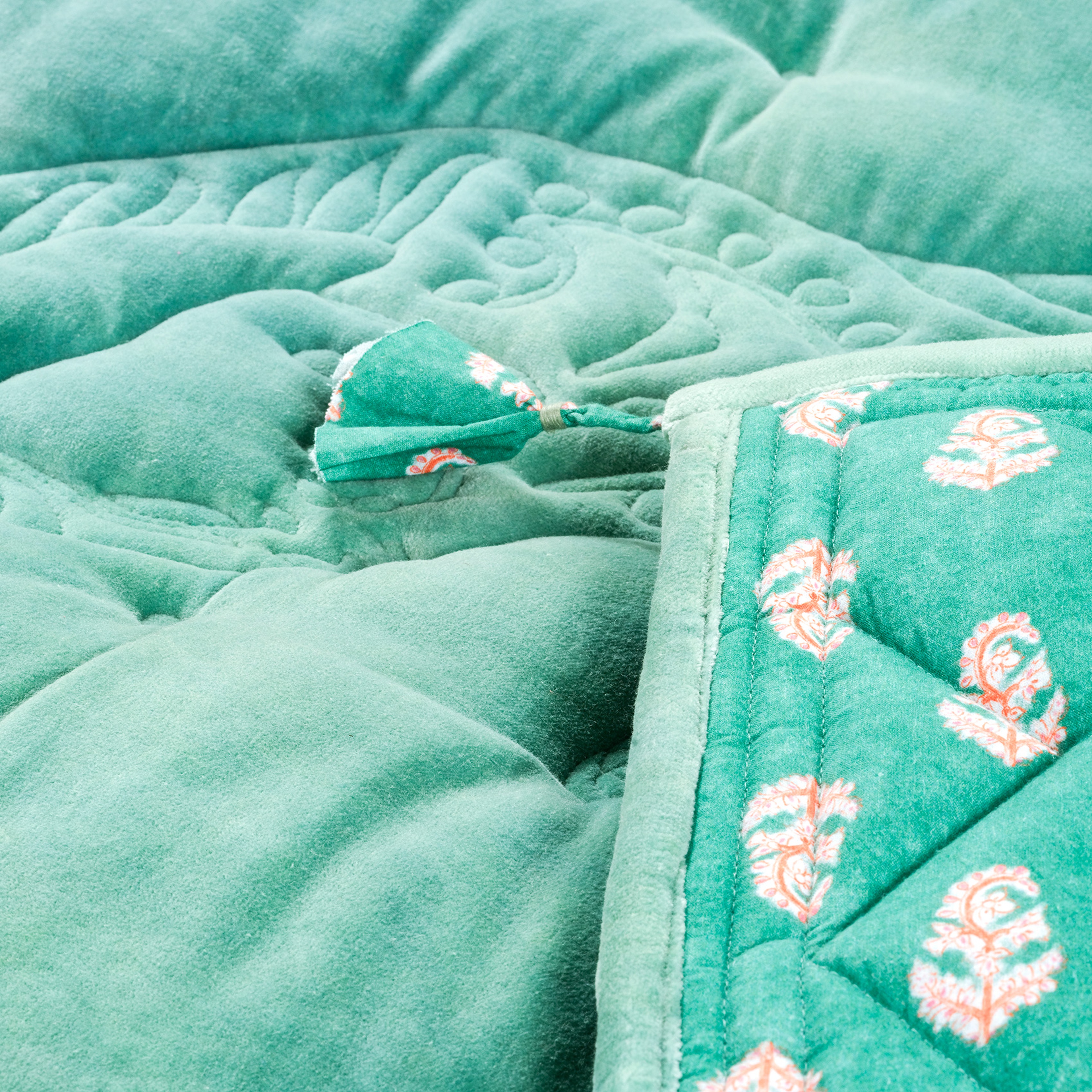 Okhla El İşi Püsküllü Kapitoneli Pamuk Kadife Koltuk Matı 85x185 Cm Yeşil