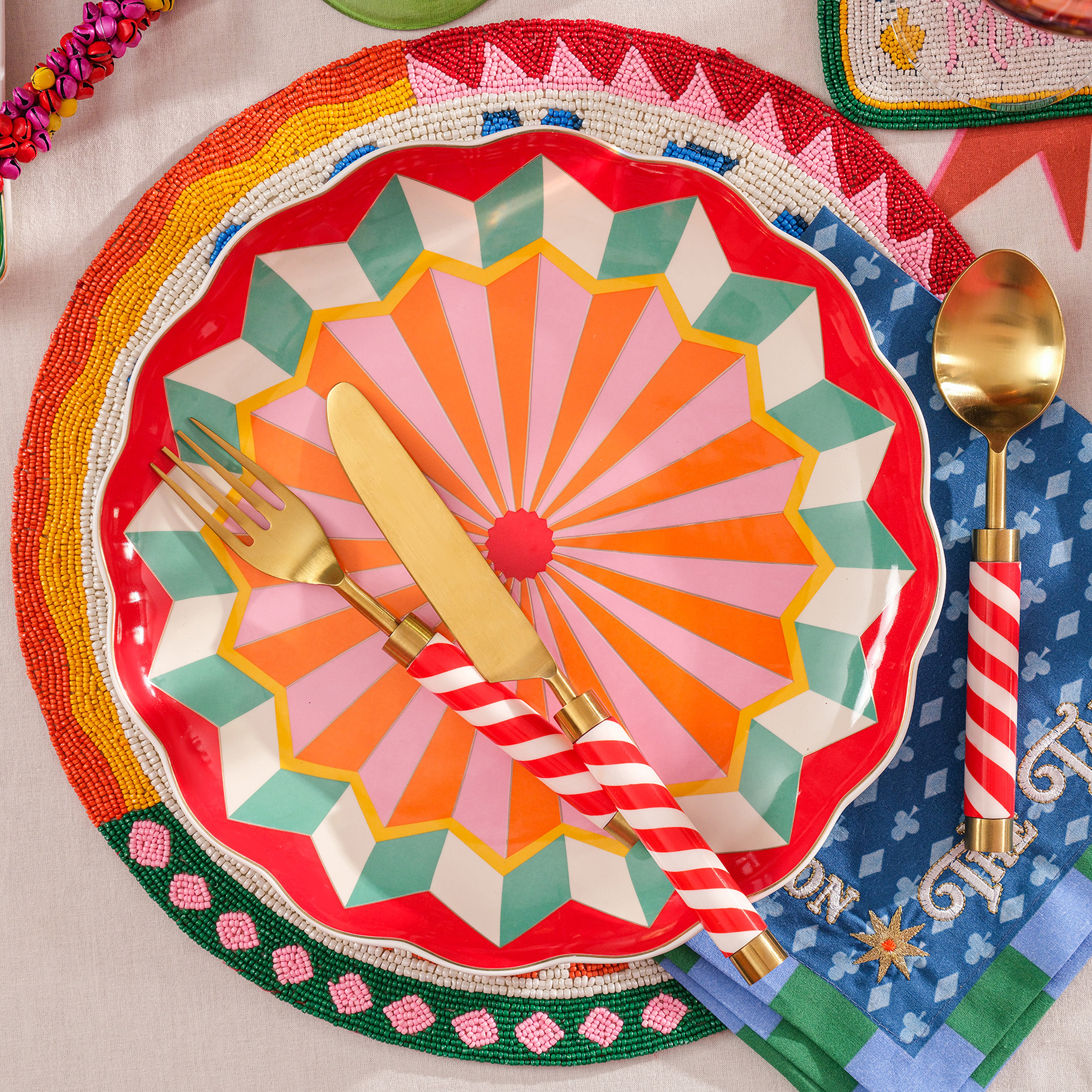 Luohu Porselen Yemek Tabağı 27x27x3 Cm Kırmızı