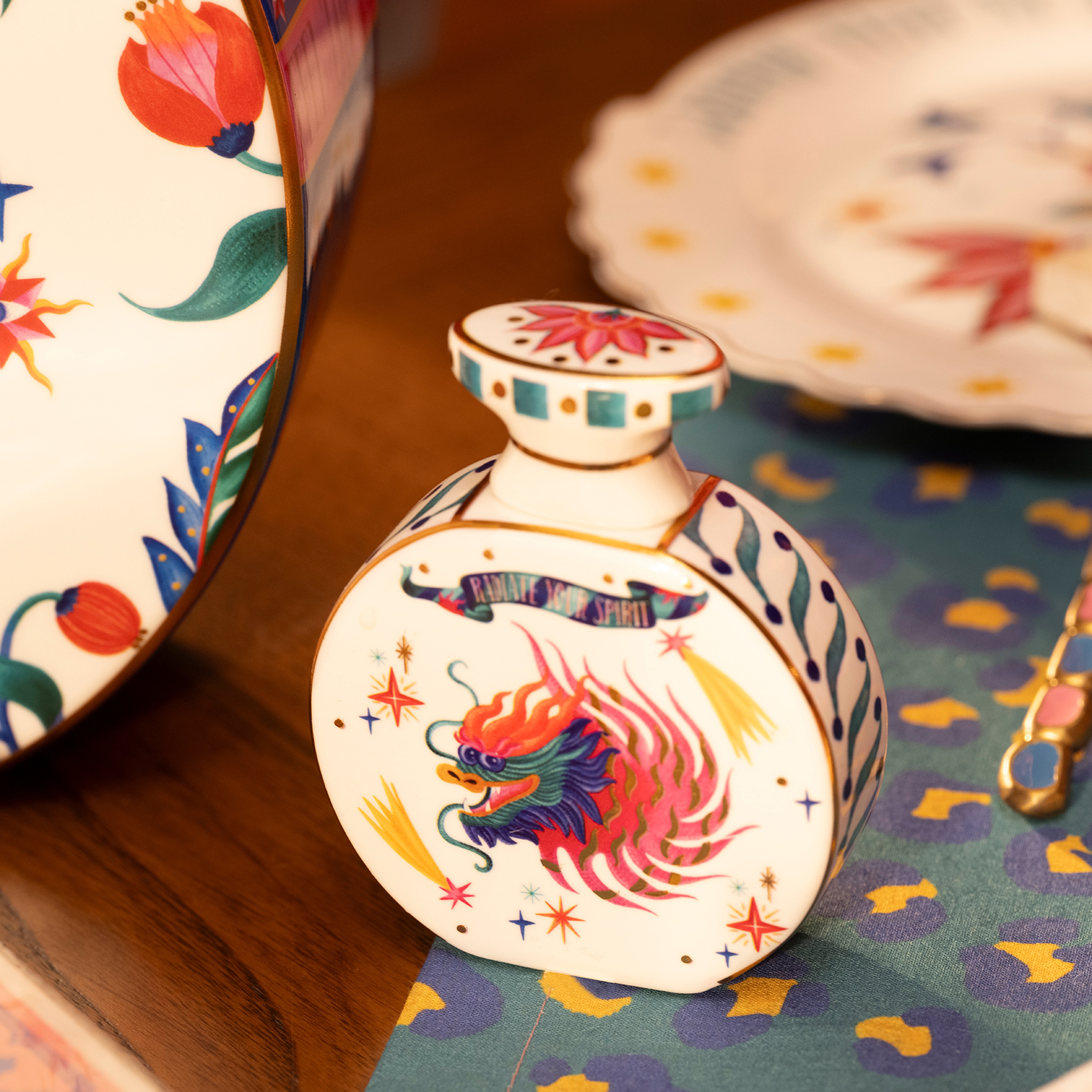 Shekou Porselen Dekoratif Obje 100 Ml Renkli