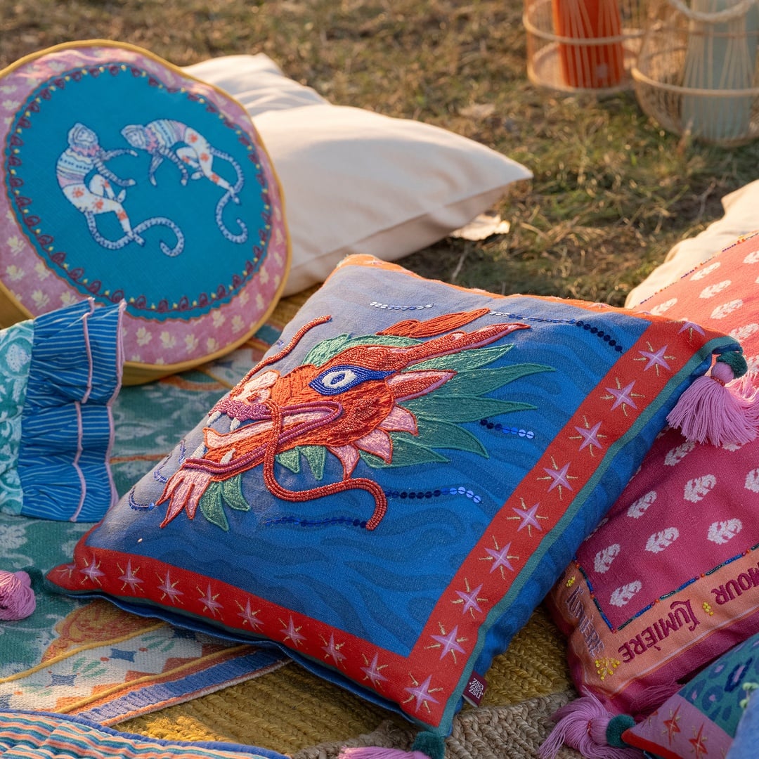 Ghunı Püsküllü Nakışlı Pamuk Dolgulu Kırlent 50x50 Cm Mavi