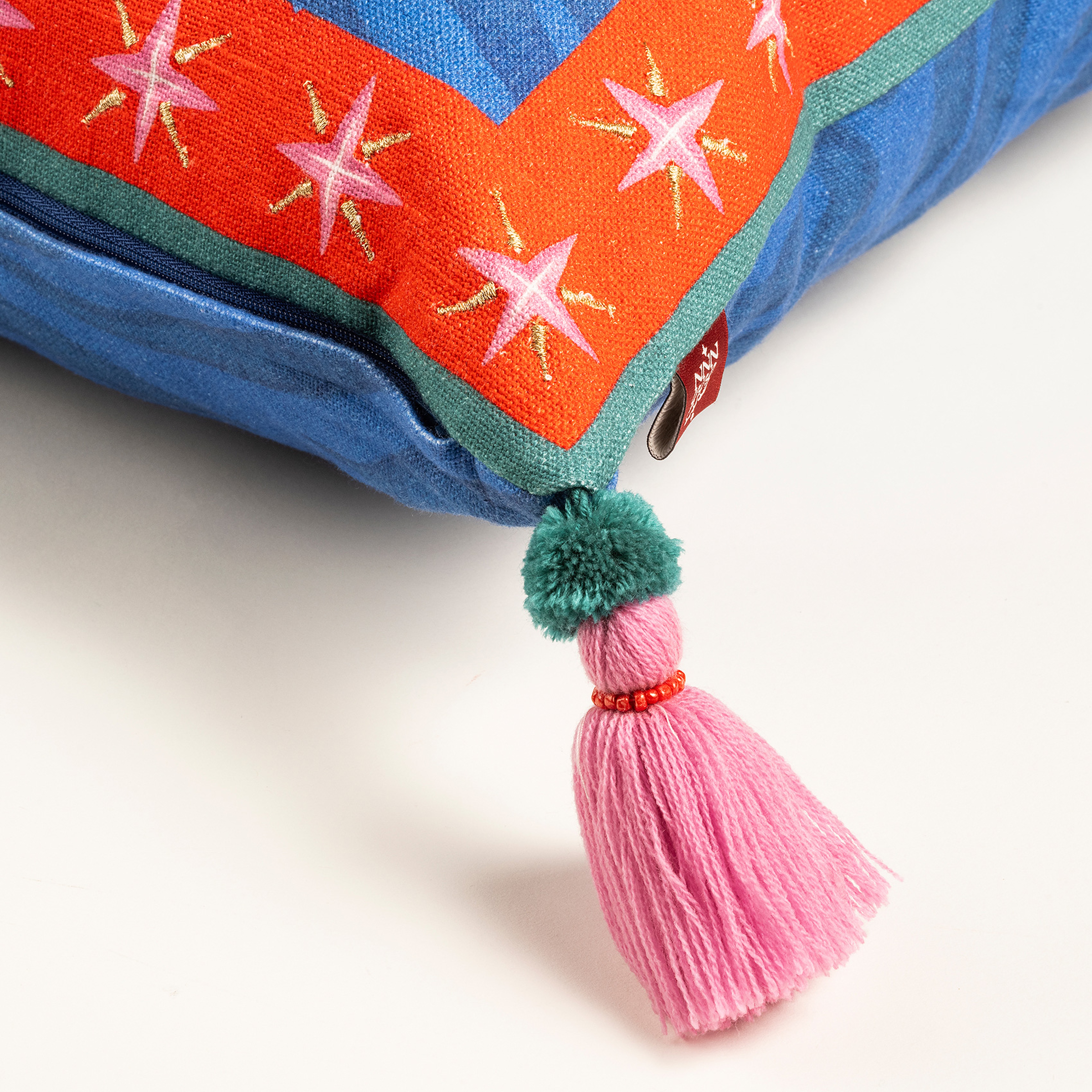 Ghunı Püsküllü Nakışlı Pamuk Dolgulu Kırlent 50x50 Cm Mavi