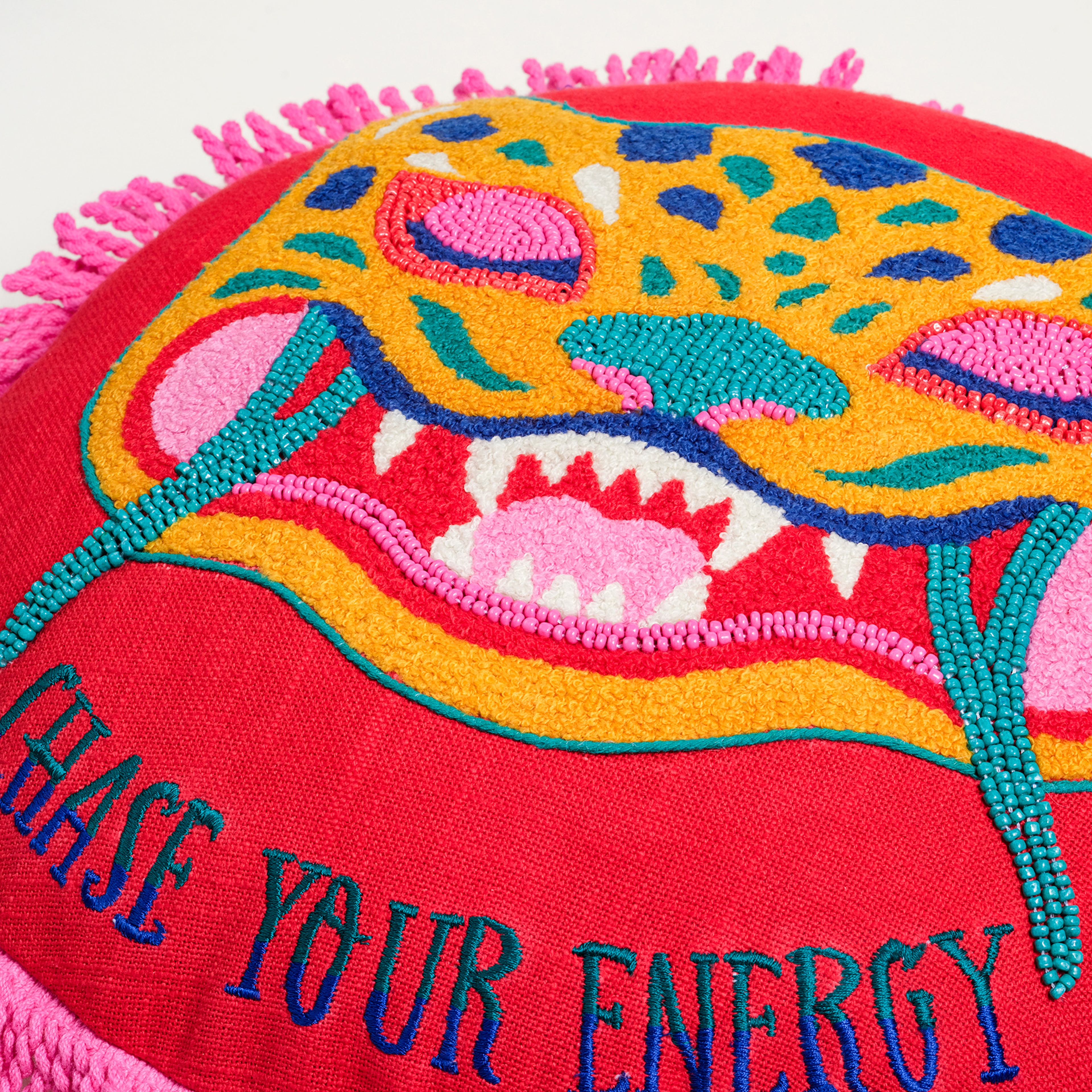 Ghunı Saçaklı Nakışlı Pamuk Dolgulu Kırlent 40 Cm Kırmızı