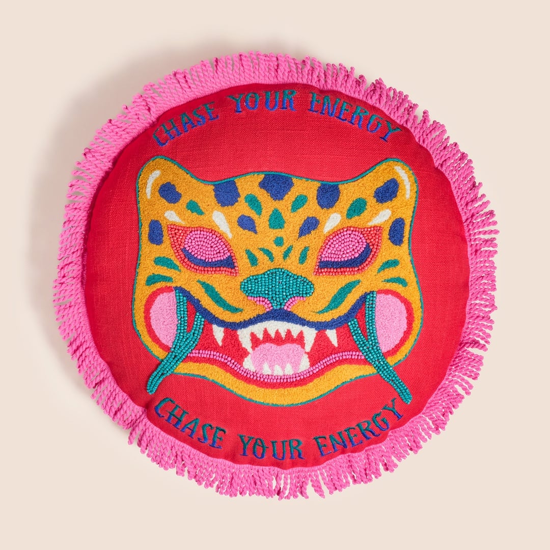 Ghunı Saçaklı Nakışlı Pamuk Dolgulu Kırlent 40 Cm Kırmızı