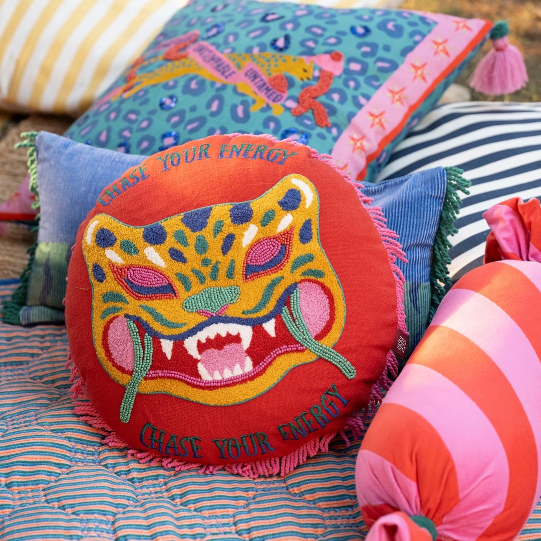 Ghunı Saçaklı Nakışlı Pamuk Dolgulu Kırlent 40 Cm Kırmızı