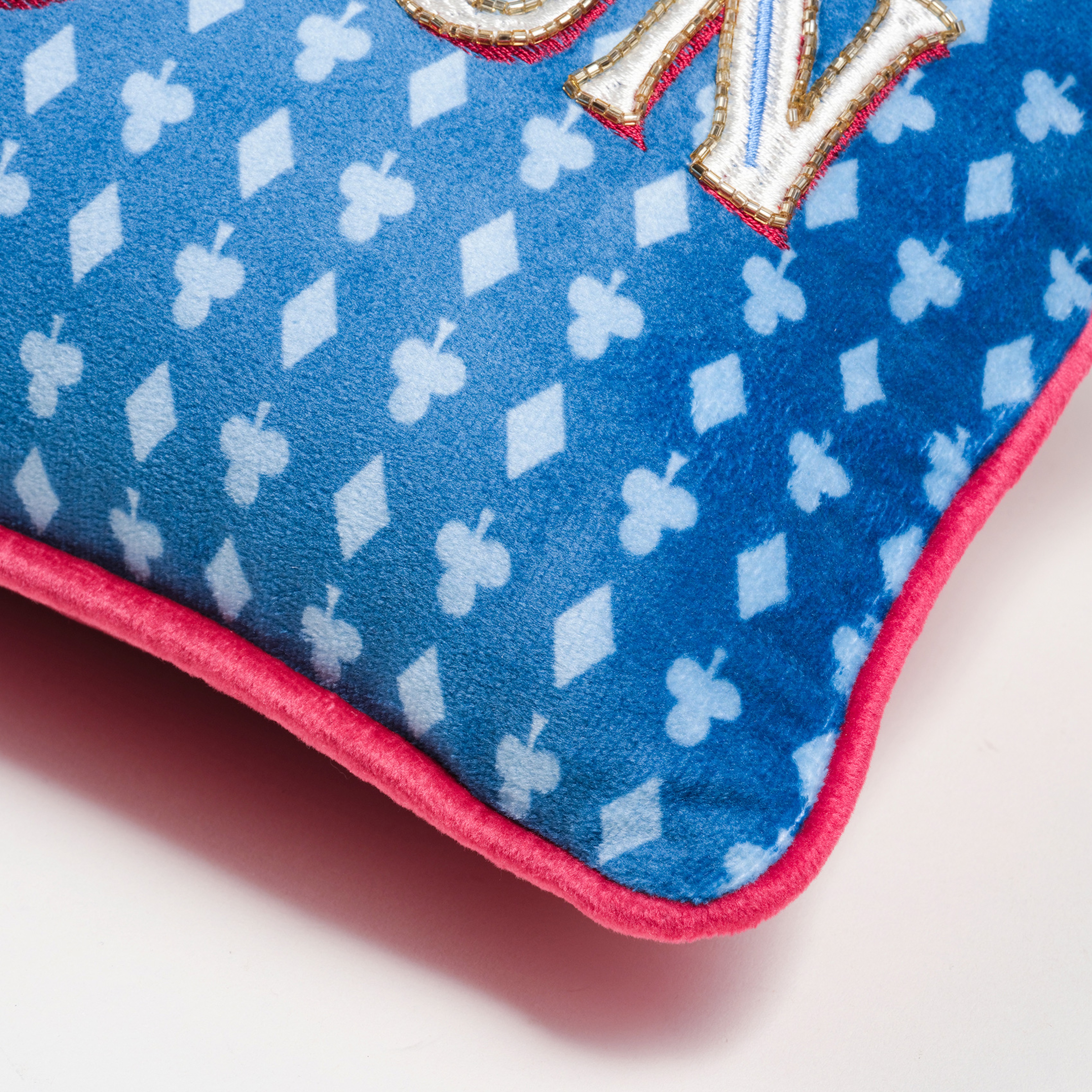 Hansı Dijital Baskılı Nakışlı Dolgulu Kırlent 20x55 Cm Mavi