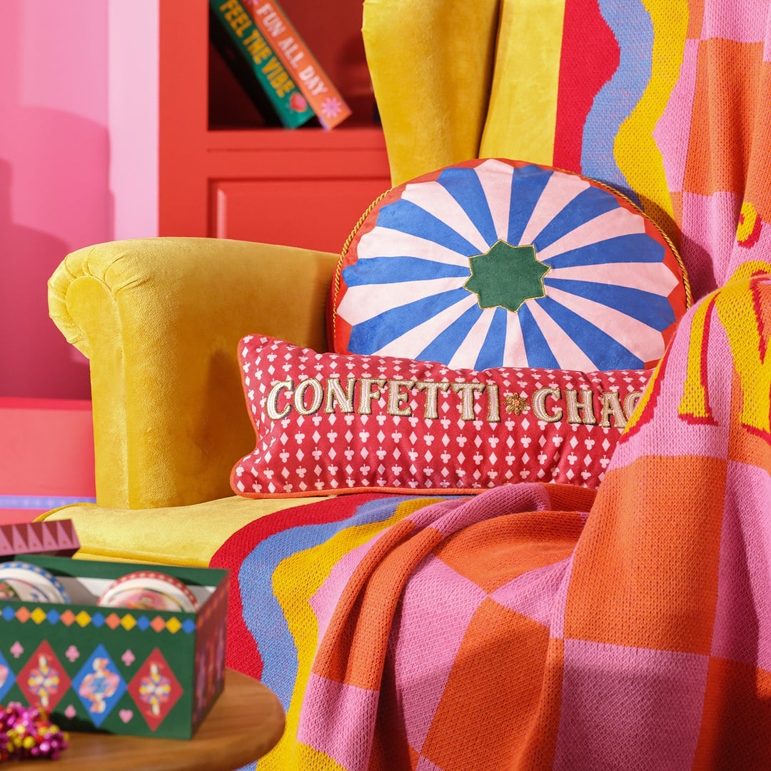 Hansı Dijital Baskılı Nakışlı Dolgulu Kırlent 20x55 Cm Kırmızı