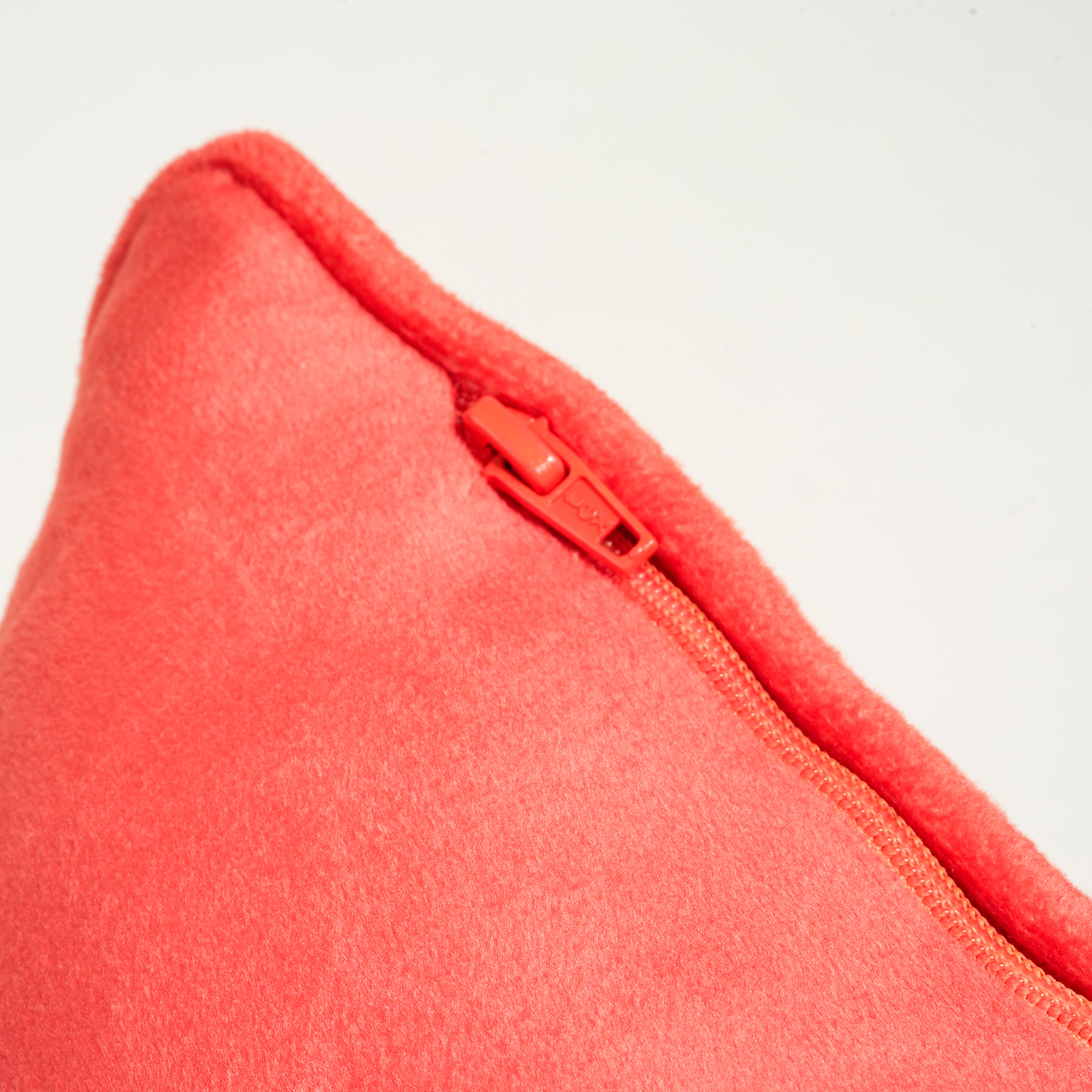 Hansı Dijital Baskılı Nakışlı Dolgulu Kırlent 20x55 Cm Kırmızı