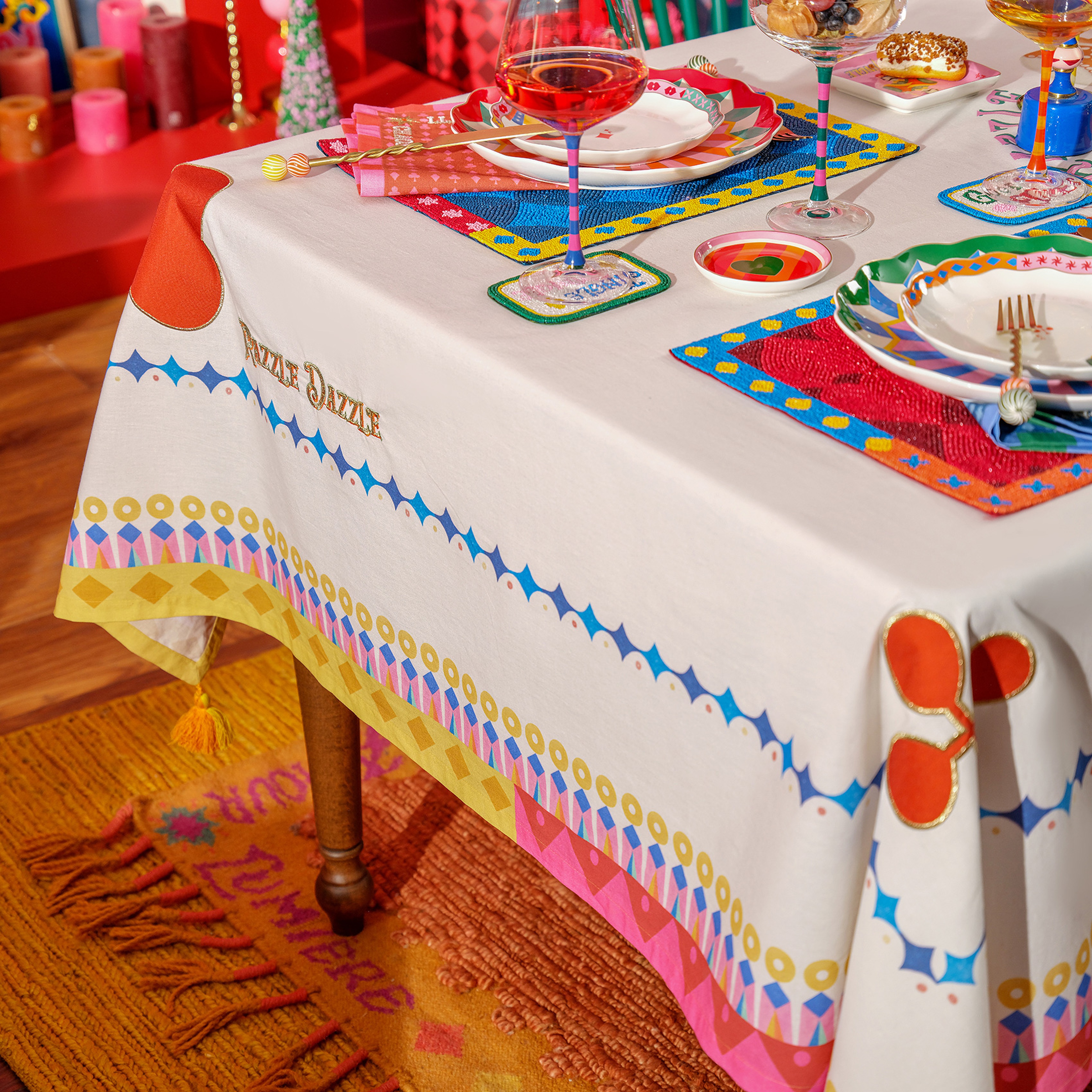 Nilüfer Dijital Baskılı Püsküllü Nakışlı Pamuk Masa Örtüsü 160x240 Cm Ekru