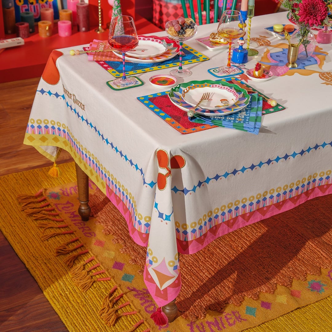 Nilüfer Dijital Baskılı Püsküllü Nakışlı Pamuk Masa Örtüsü 160x240 Cm Ekru