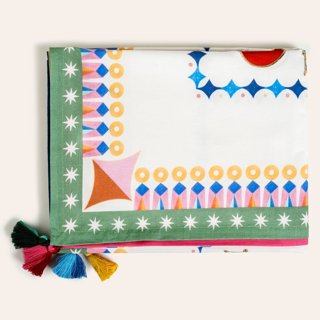 Nilüfer Dijital Baskılı Püsküllü Nakışlı Pamuk Masa Örtüsü 160x240 Cm Ekru