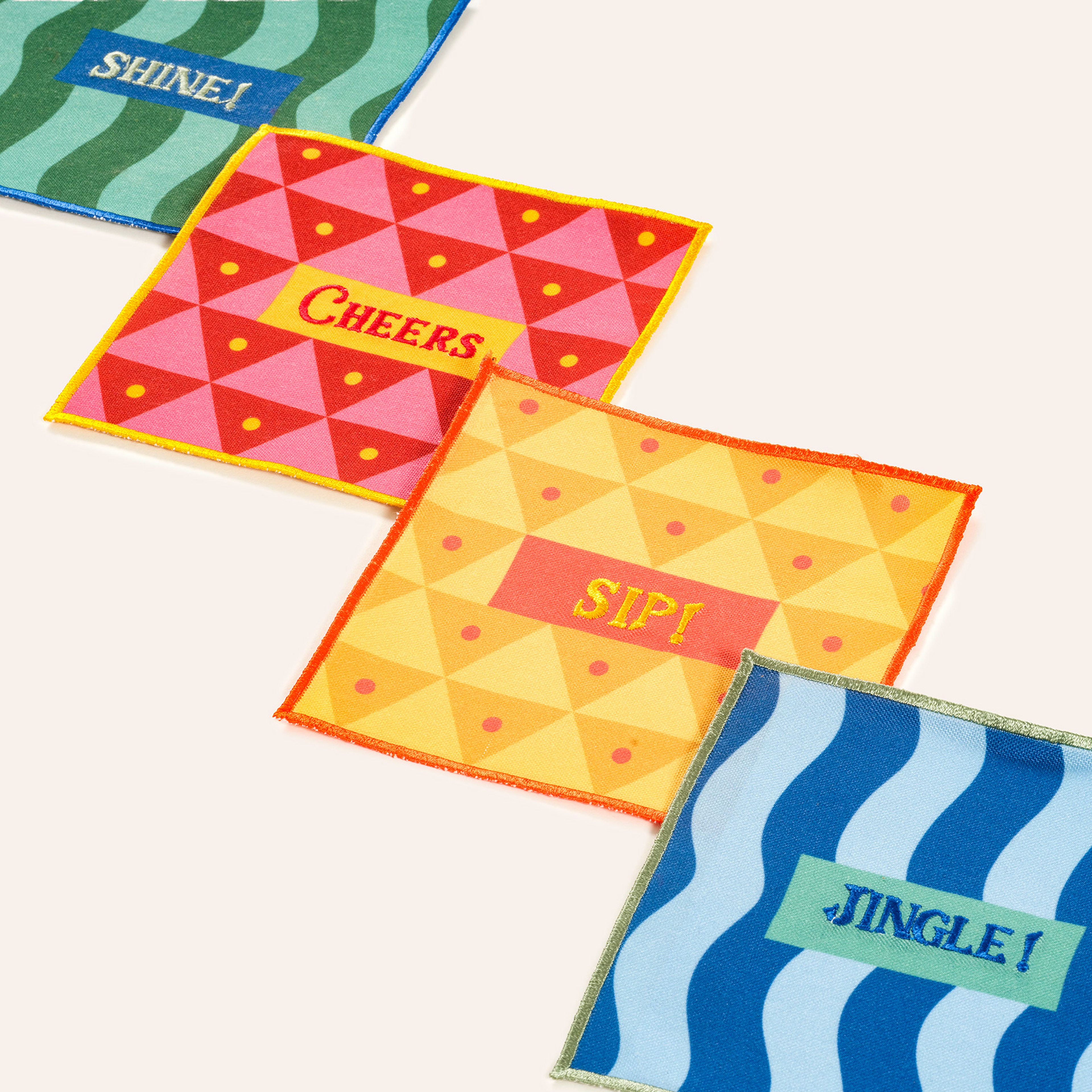 Nilüfer Dijital Baskılı Nakışlı Polyester Bardak Altlığı 13x13 Cm Renkli