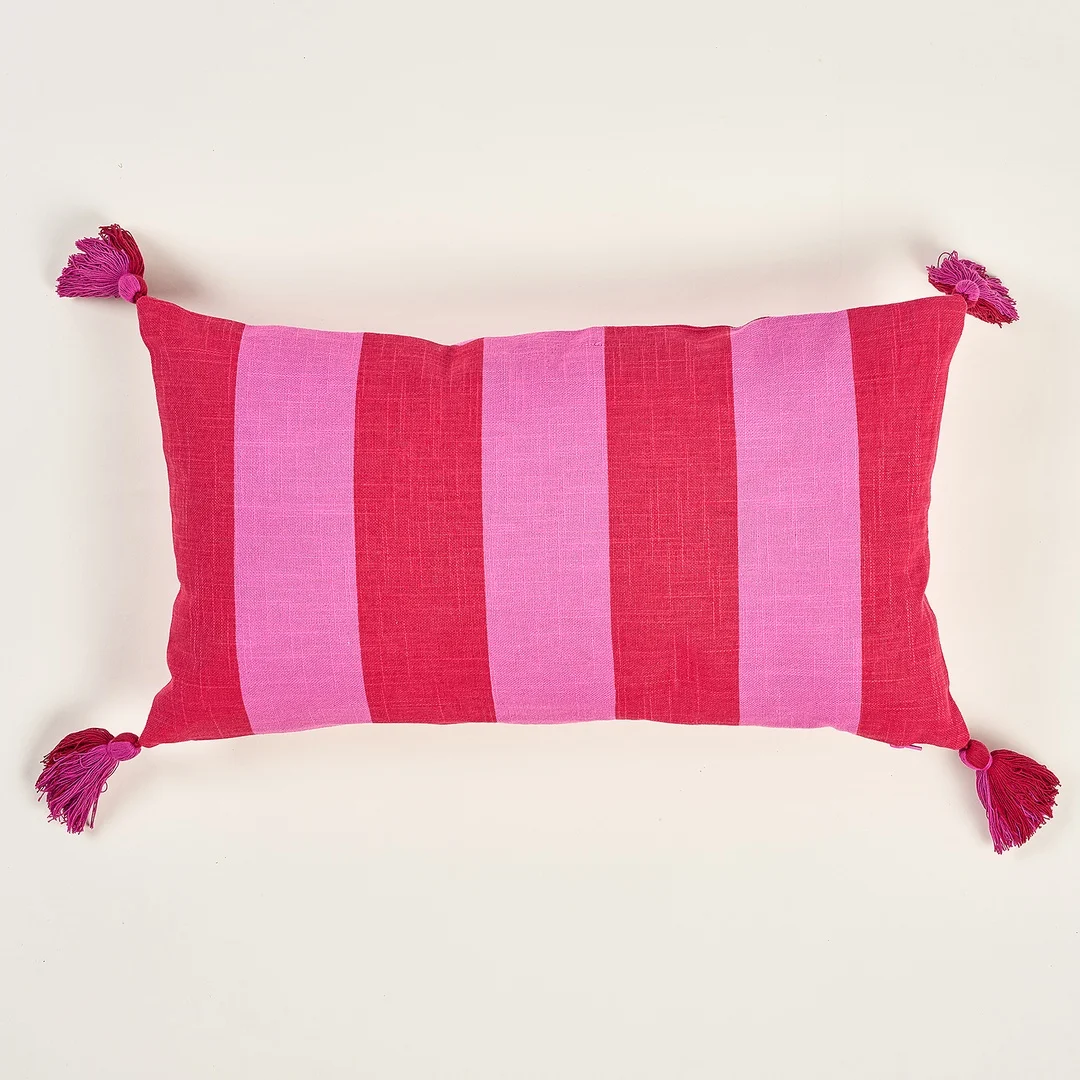 Hansı Dijital Baskılı Püsküllü Nakışlı Pamuk Dolgulu Kırlent 30x55 Cm Kırmızı - Pembe