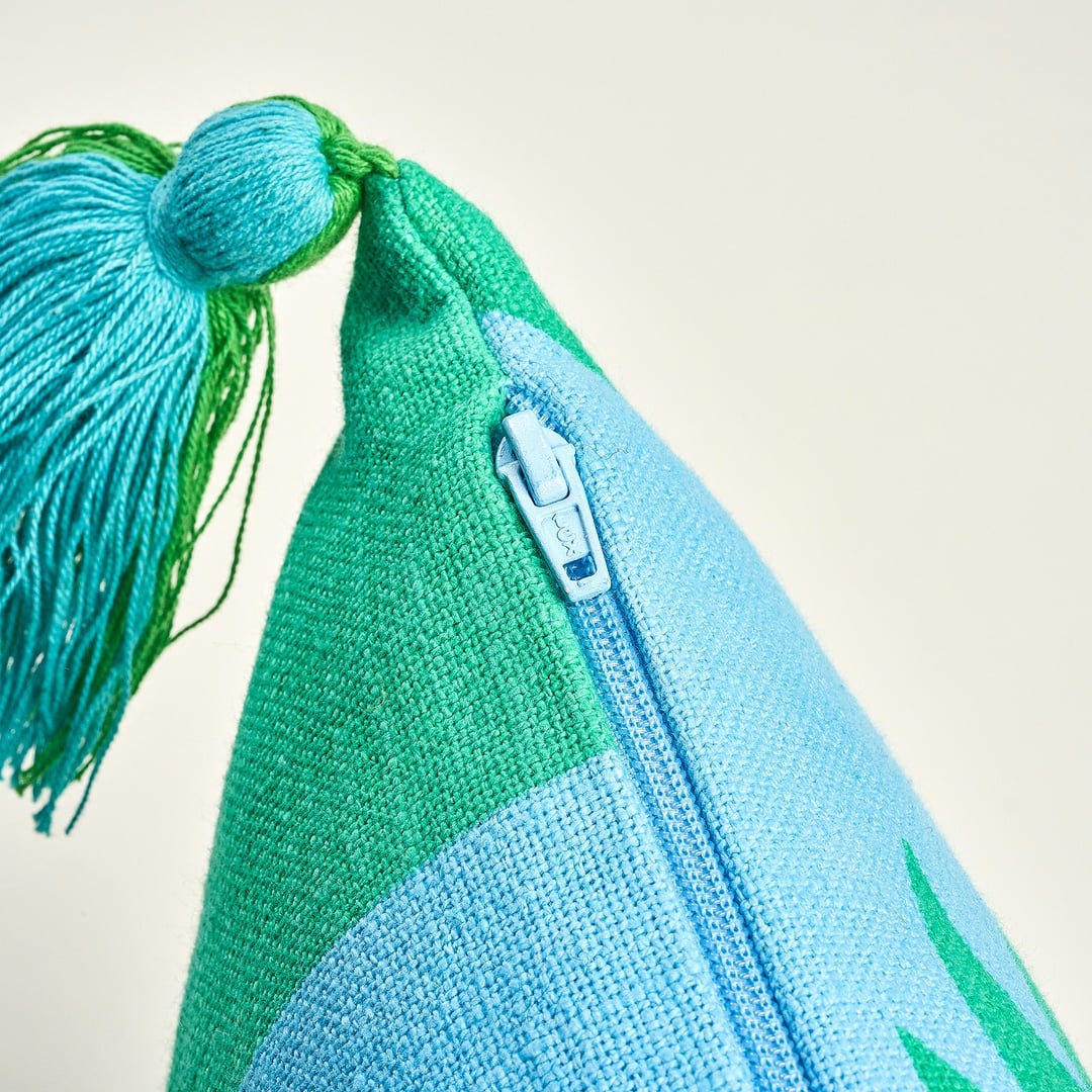 Hansı Dijital Baskılı Püsküllü Nakışlı Pamuk Dolgulu Kırlent 30x55 Cm Yeşil - Mavi