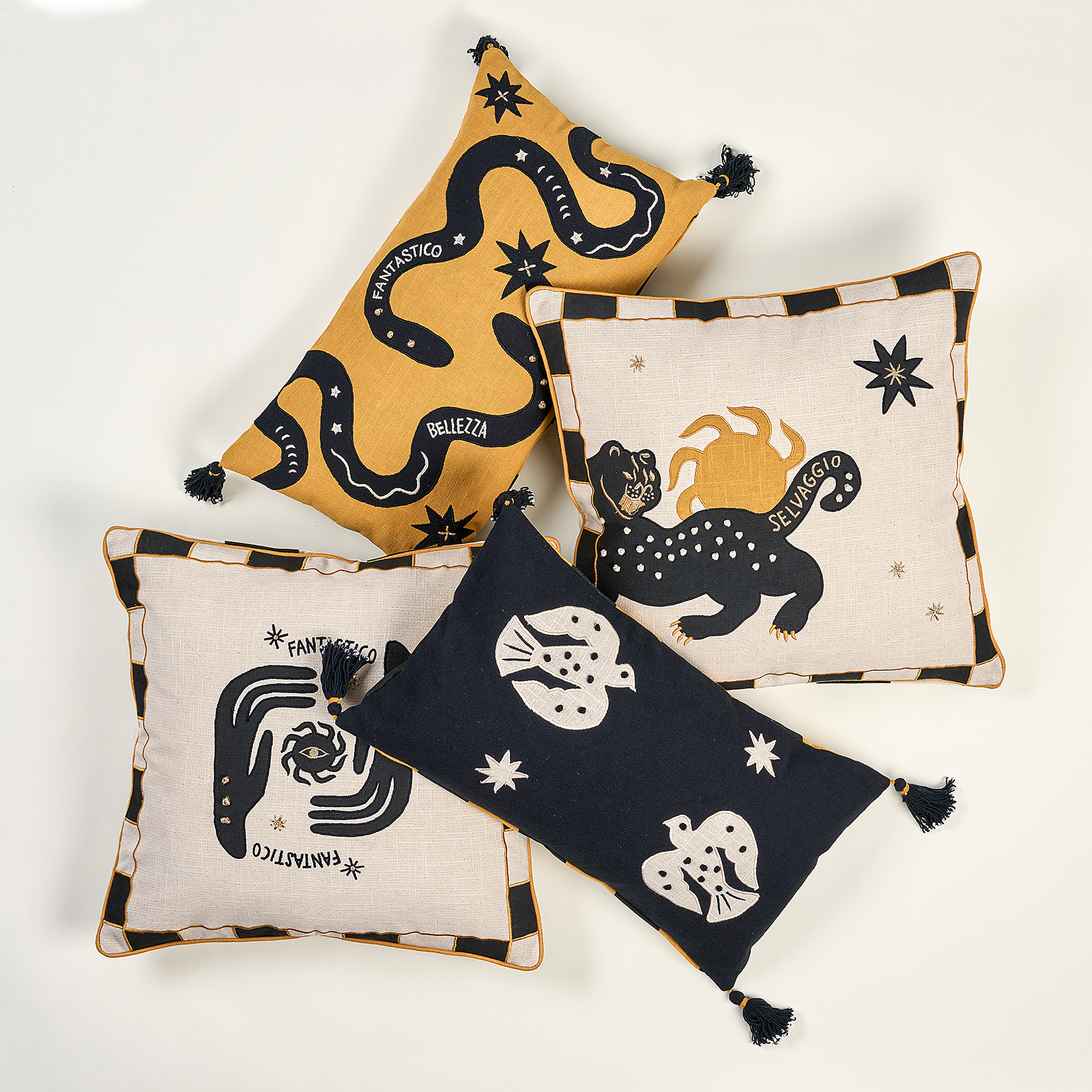 Ghunı Aplikeli Pamuk Dolgulu Kırlent 30x55 Cm Siyah