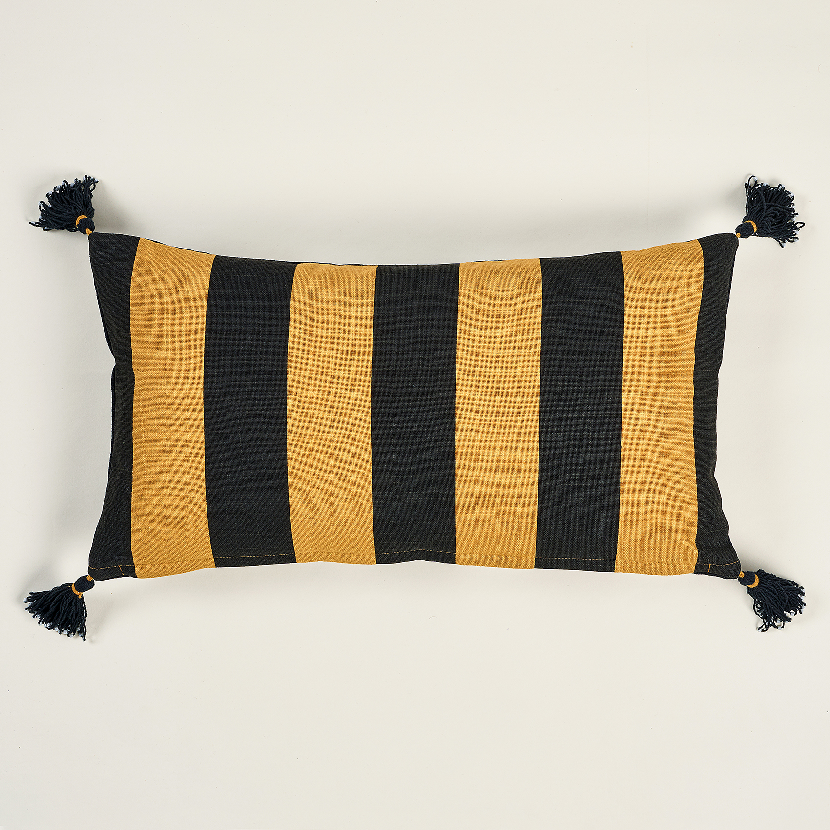 Ghunı Aplikeli Pamuk Dolgulu Kırlent 30x55 Cm Siyah