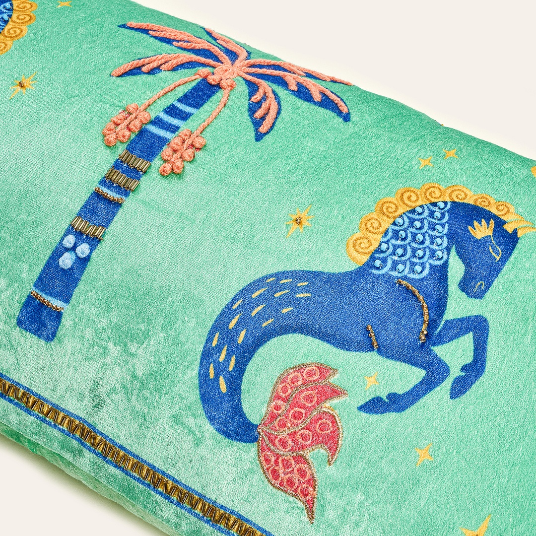 Ghunı Nakışlı Viskon Dolgulu Kırlent 30x55 Cm Yeşil