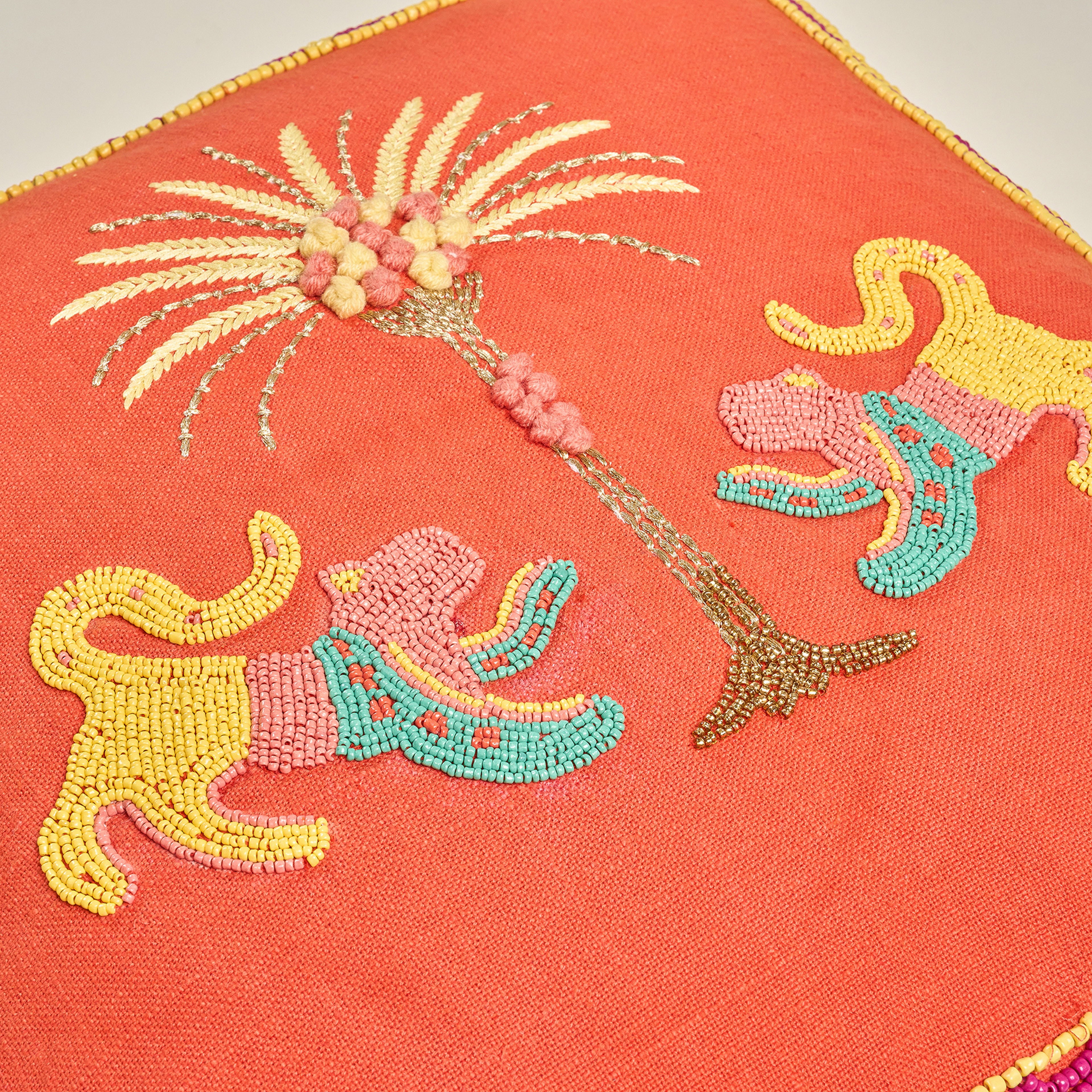 Ghunı Püsküllü Nakışlı Pamuk Dolgulu Kırlent 50x50 Cm Turuncu