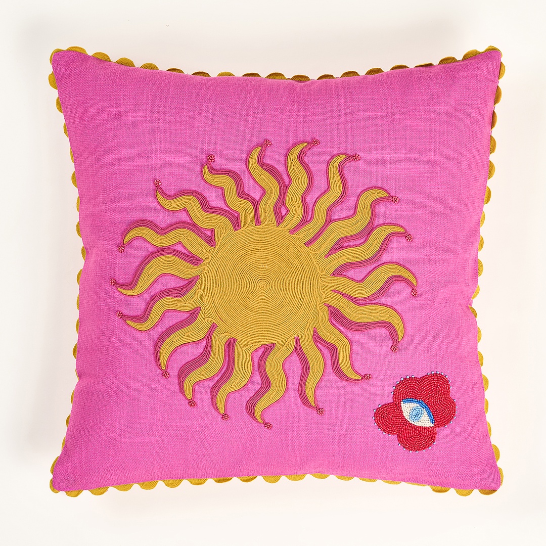 Hansı Dijital Baskılı Nakışlı Pamuk Dolgulu Kırlent 50x50 Cm Kırmızı - Pembe