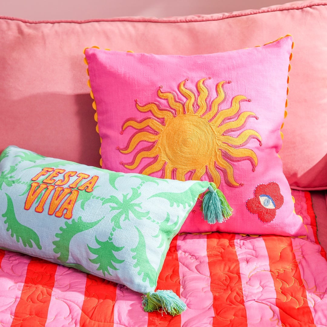 Hansı Dijital Baskılı Nakışlı Pamuk Dolgulu Kırlent 50x50 Cm Kırmızı - Pembe