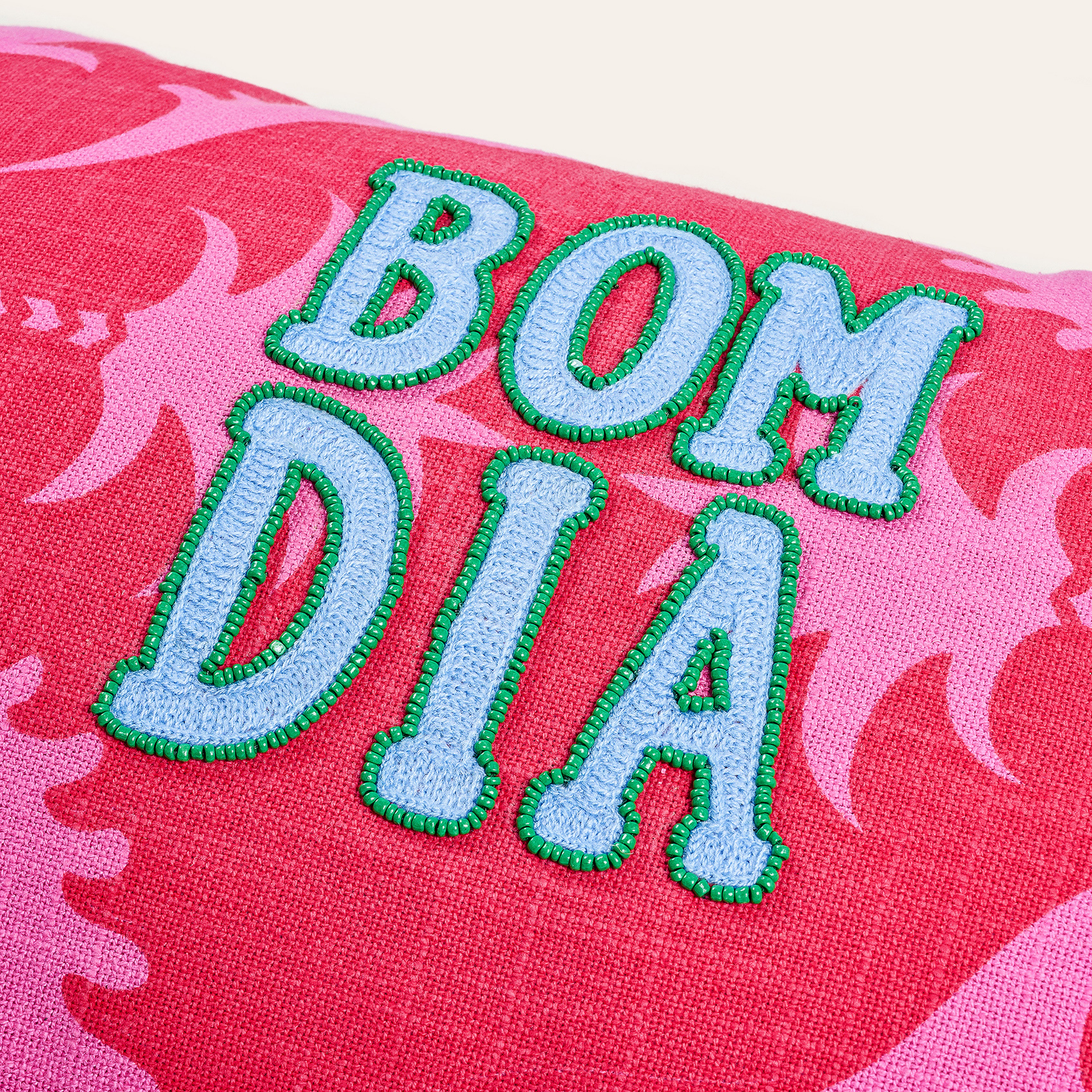 Hansı Dijital Baskılı Püsküllü Nakışlı Pamuk Dolgulu Kırlent 30x55 Cm Kırmızı - Pembe