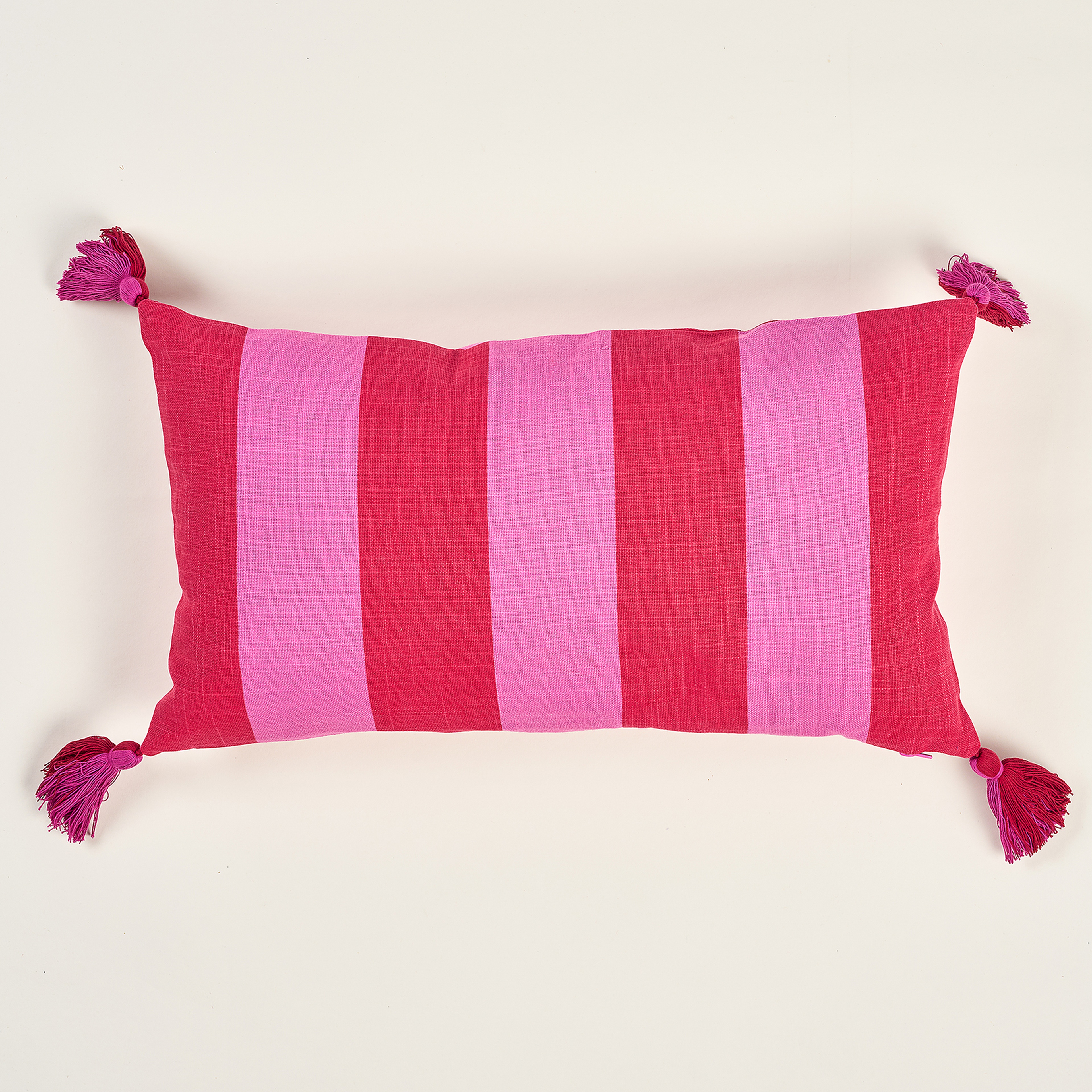 Hansı Dijital Baskılı Püsküllü Nakışlı Pamuk Dolgulu Kırlent 30x55 Cm Kırmızı - Pembe