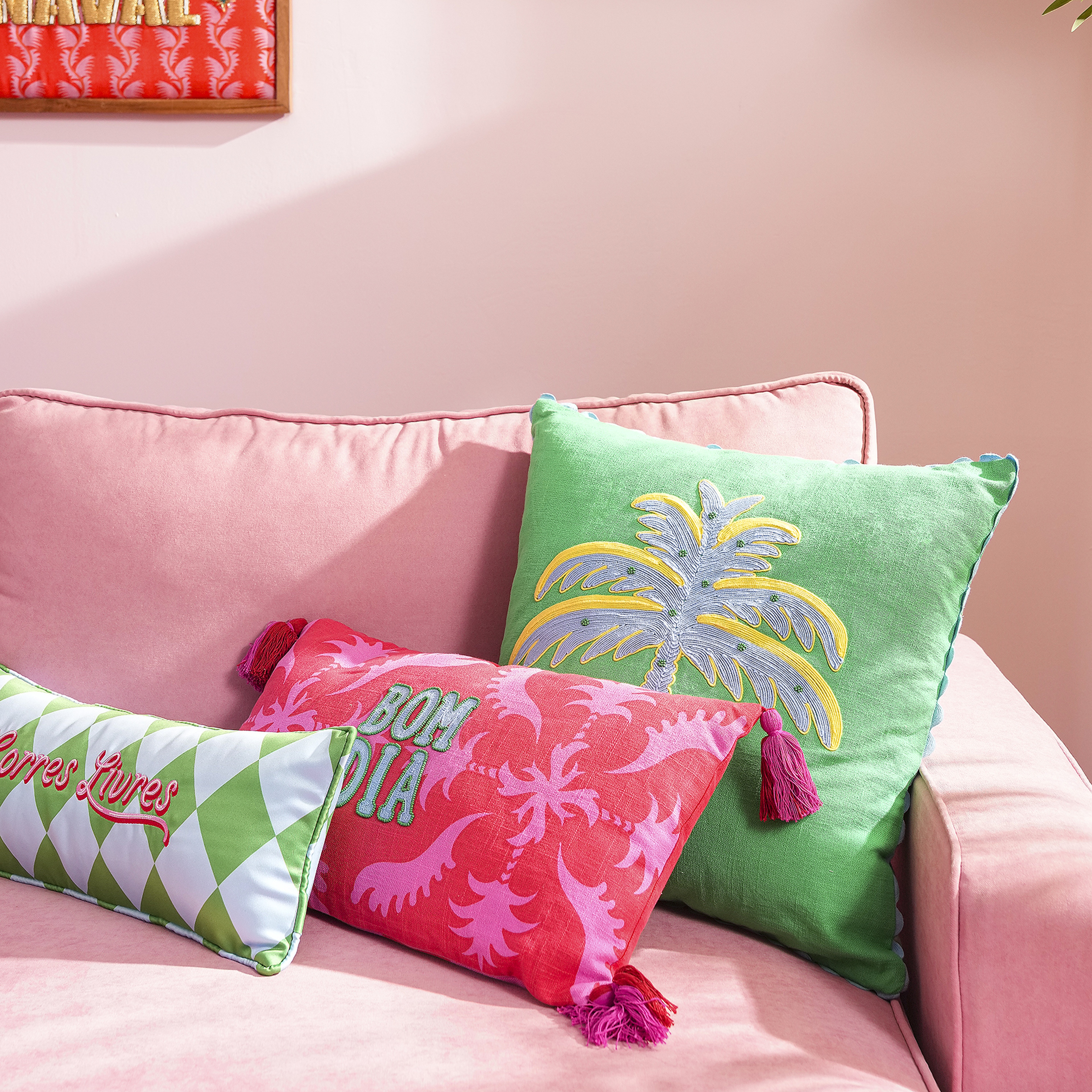 Hansı Dijital Baskılı Nakışlı Pamuk Dolgulu Kırlent 50x50 Cm Yeşil