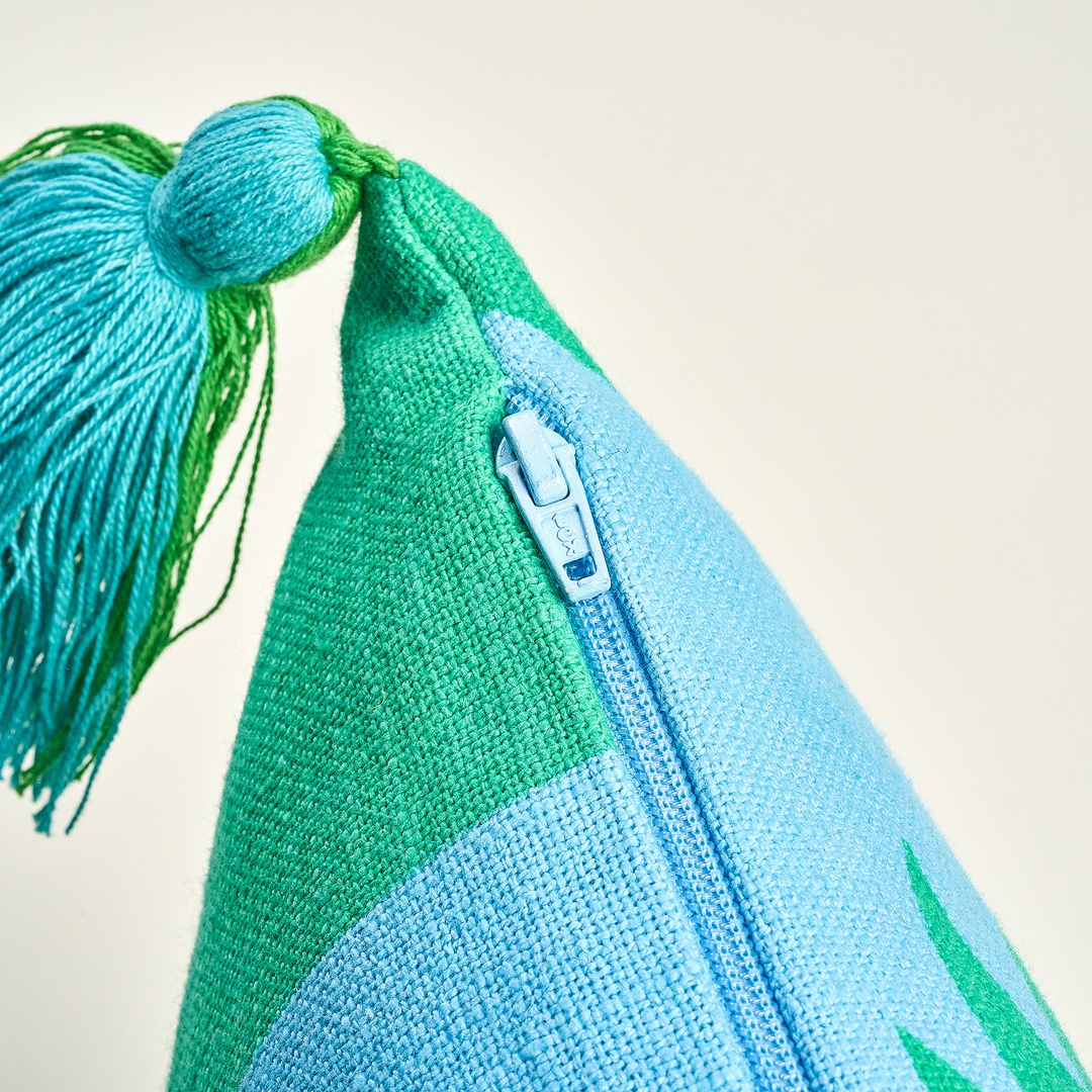 Hansı Dijital Baskılı Püsküllü Nakışlı Pamuk Dolgulu Kırlent 30x55 Cm Yeşil - Mavi