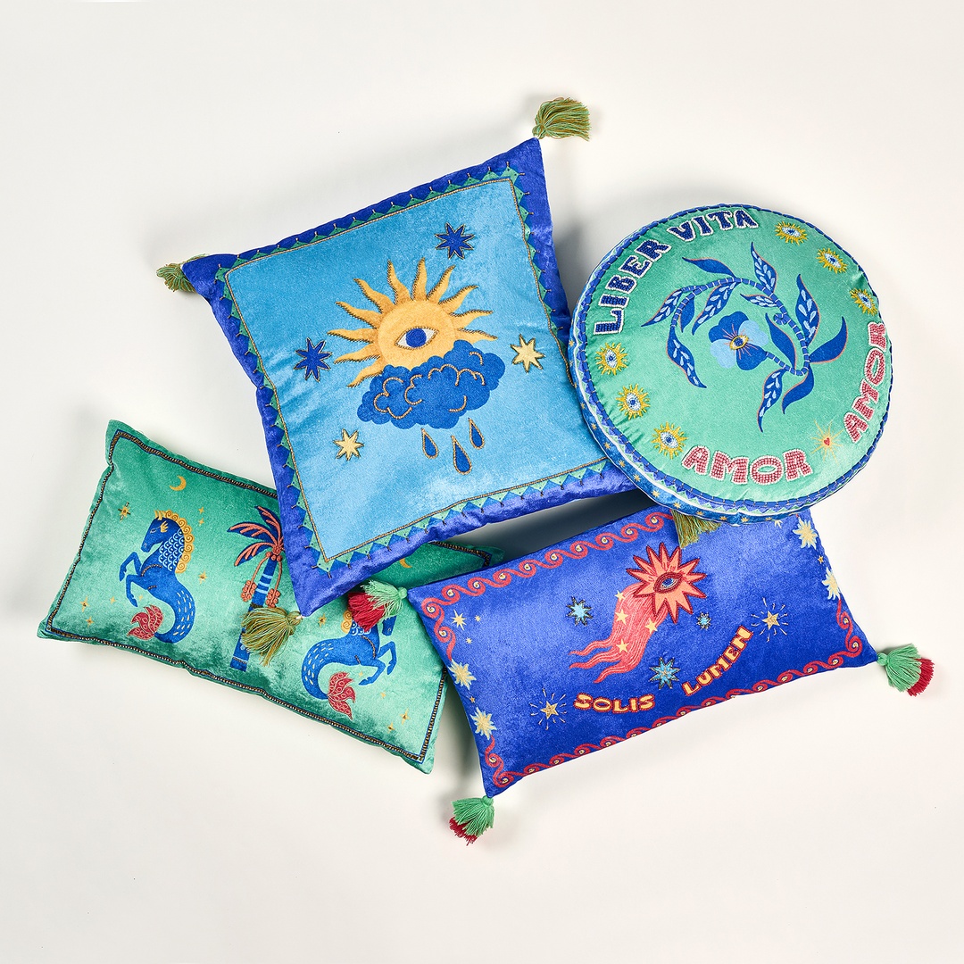 Ghunı Nakışlı Viskon Dolgulu Kırlent 30x55 Cm Yeşil