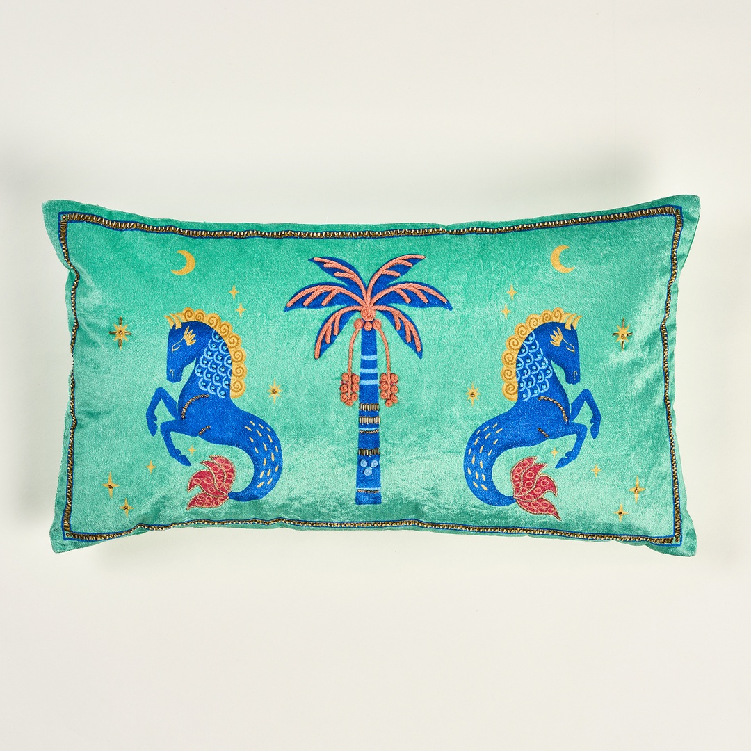 Ghunı Nakışlı Viskon Dolgulu Kırlent 30x55 Cm Yeşil