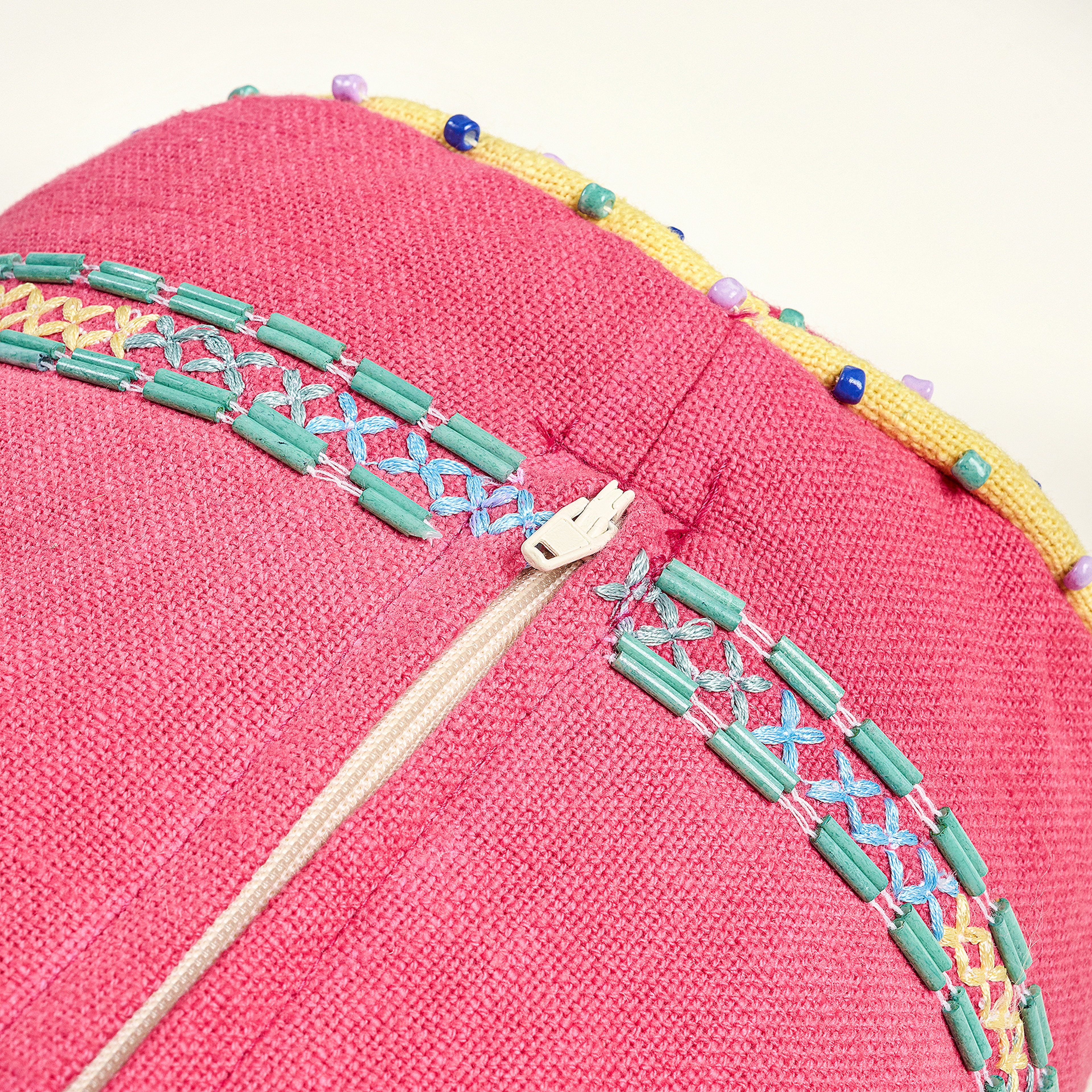 Ghunı Nakışlı Pamuk Dolgulu Kırlent 17x47 Cm Fuşya