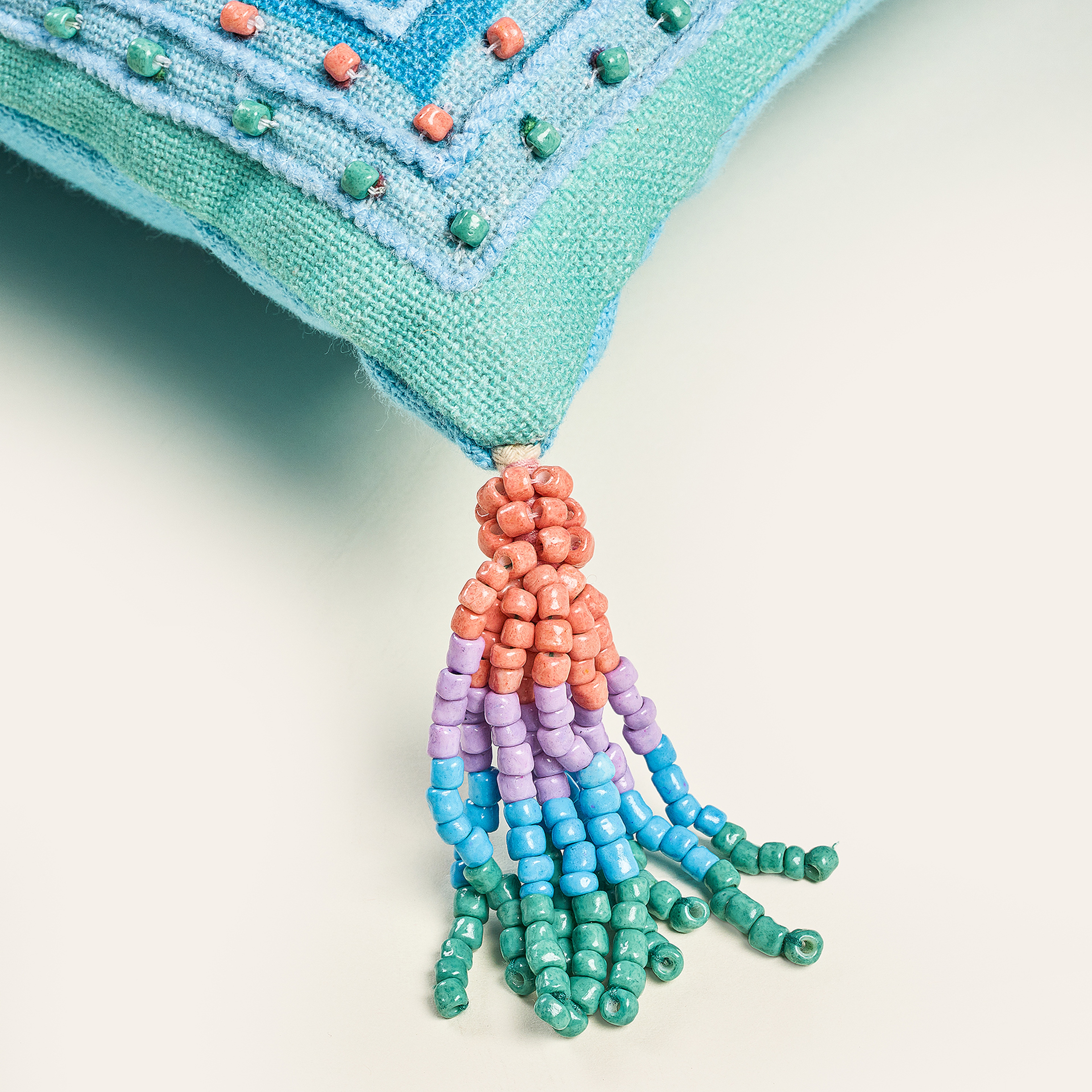 Ghunı Püsküllü Nakışlı Pamuk Dolgulu Kırlent 30x55 Cm Mavi