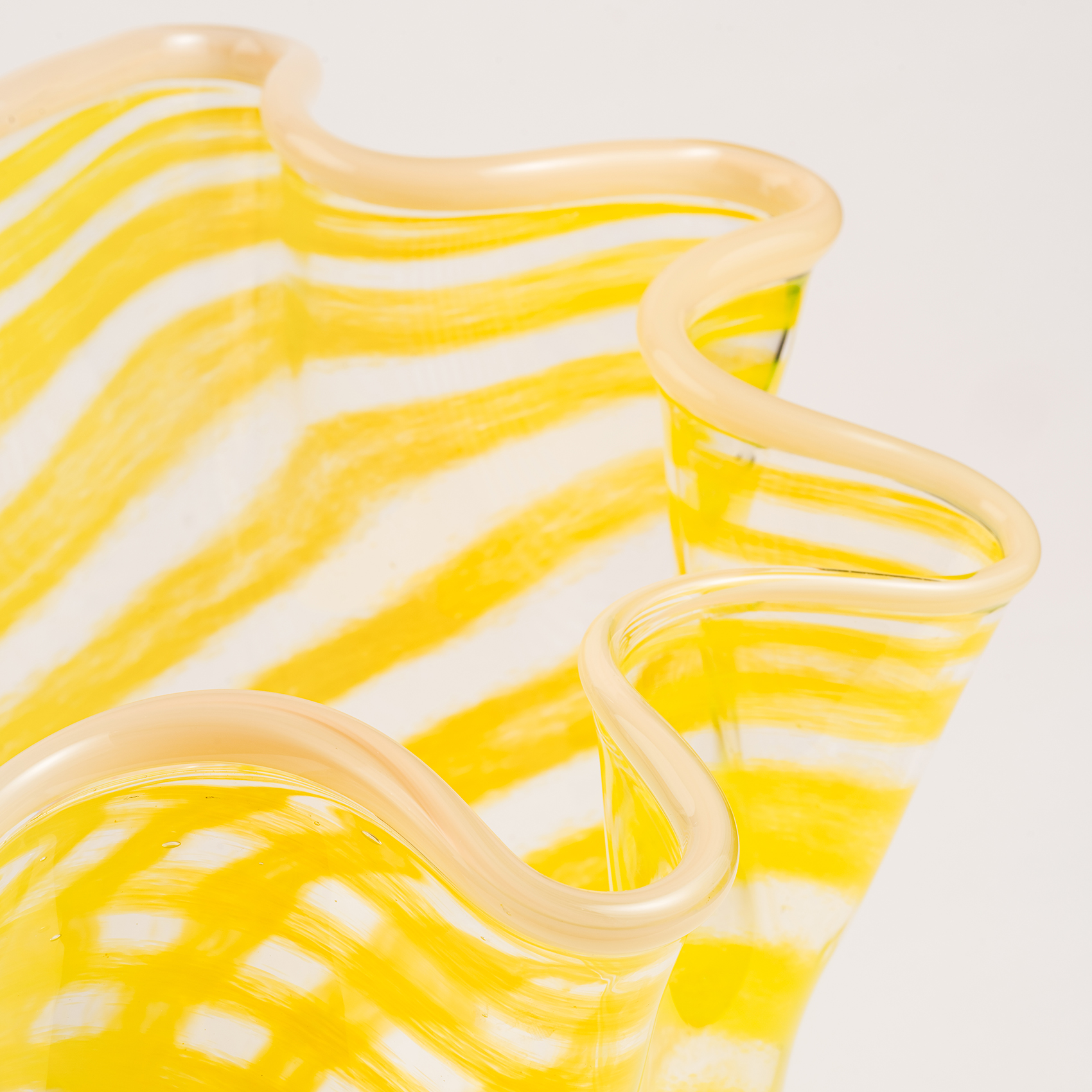 Baıta El Üretimi Cam Vazo 30x30x21.5 Cm Sarı