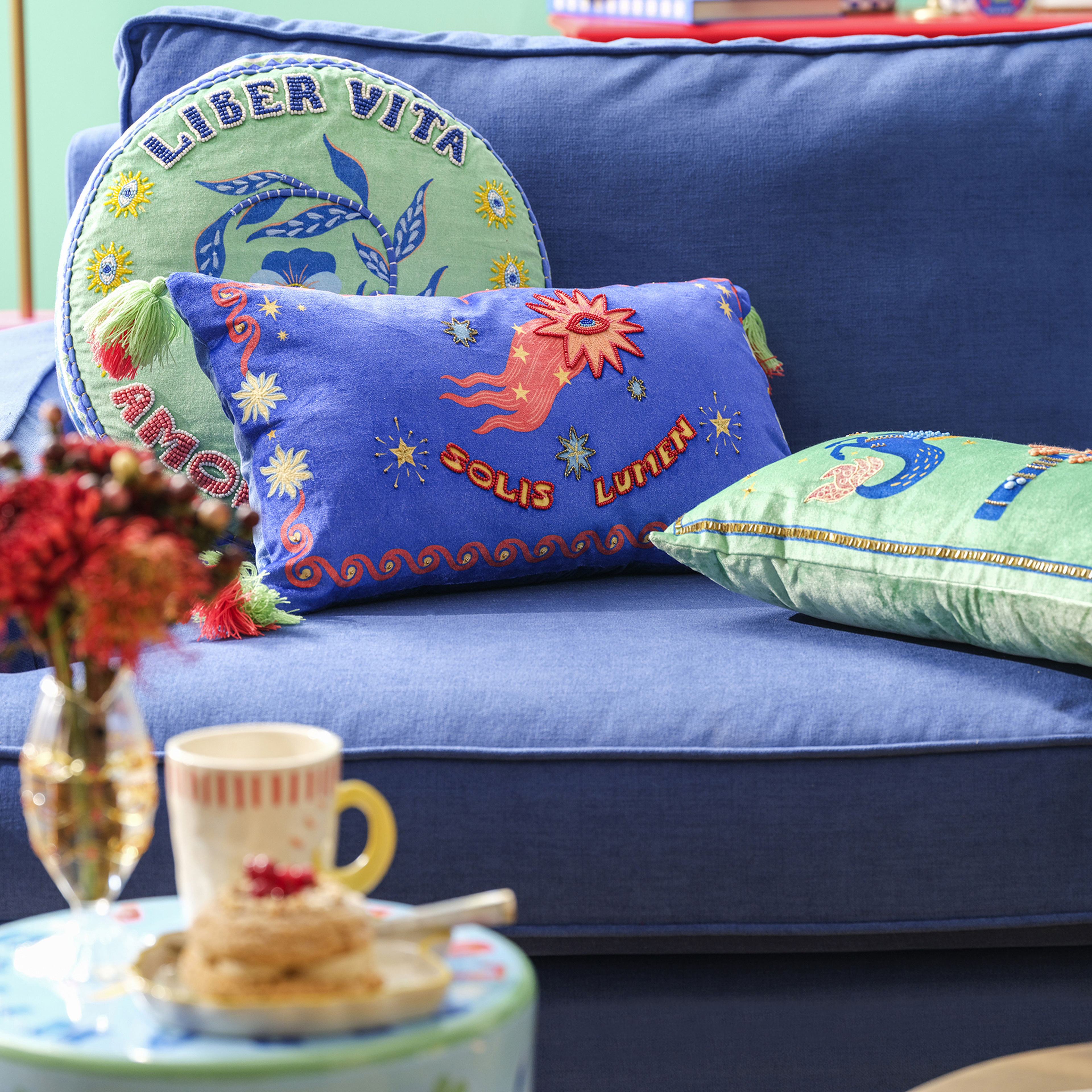 Ghunı Püsküllü Nakışlı Viskon Dolgulu Kırlent 30x55 Cm Koyu Mavi