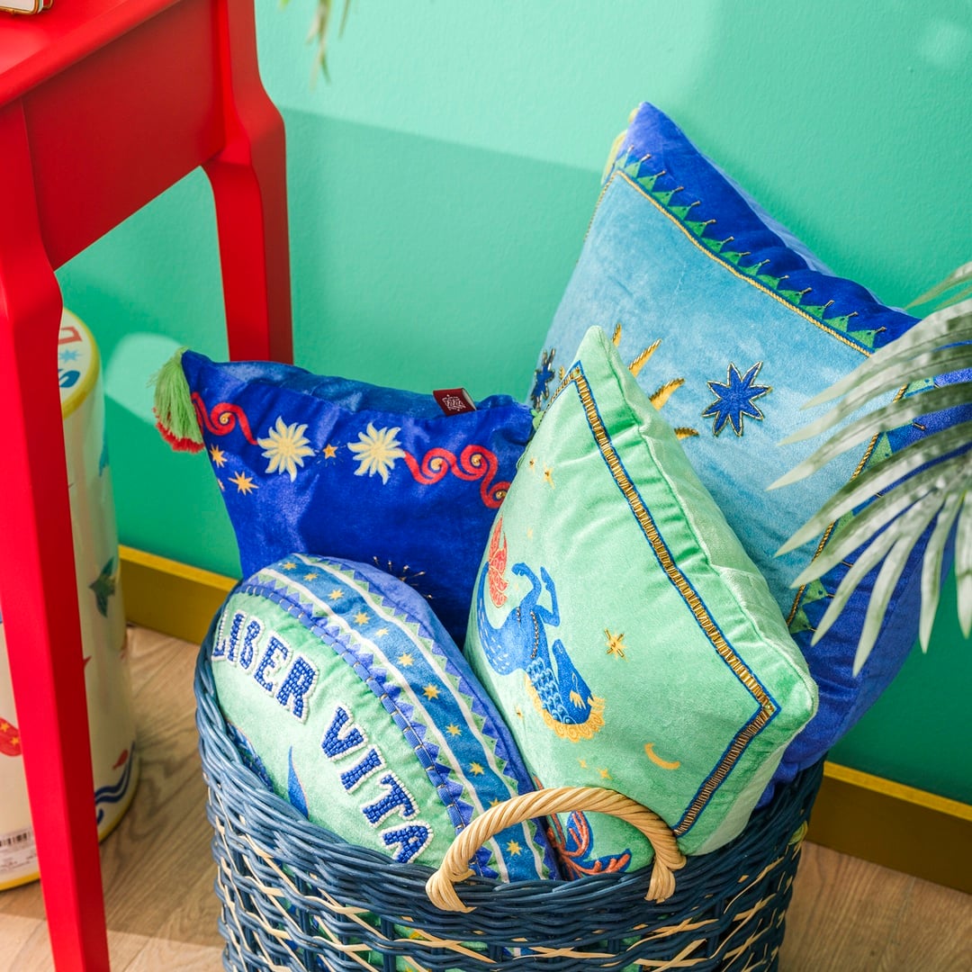 Ghunı Nakışlı Viskon Dolgulu Kırlent 30x55 Cm Yeşil