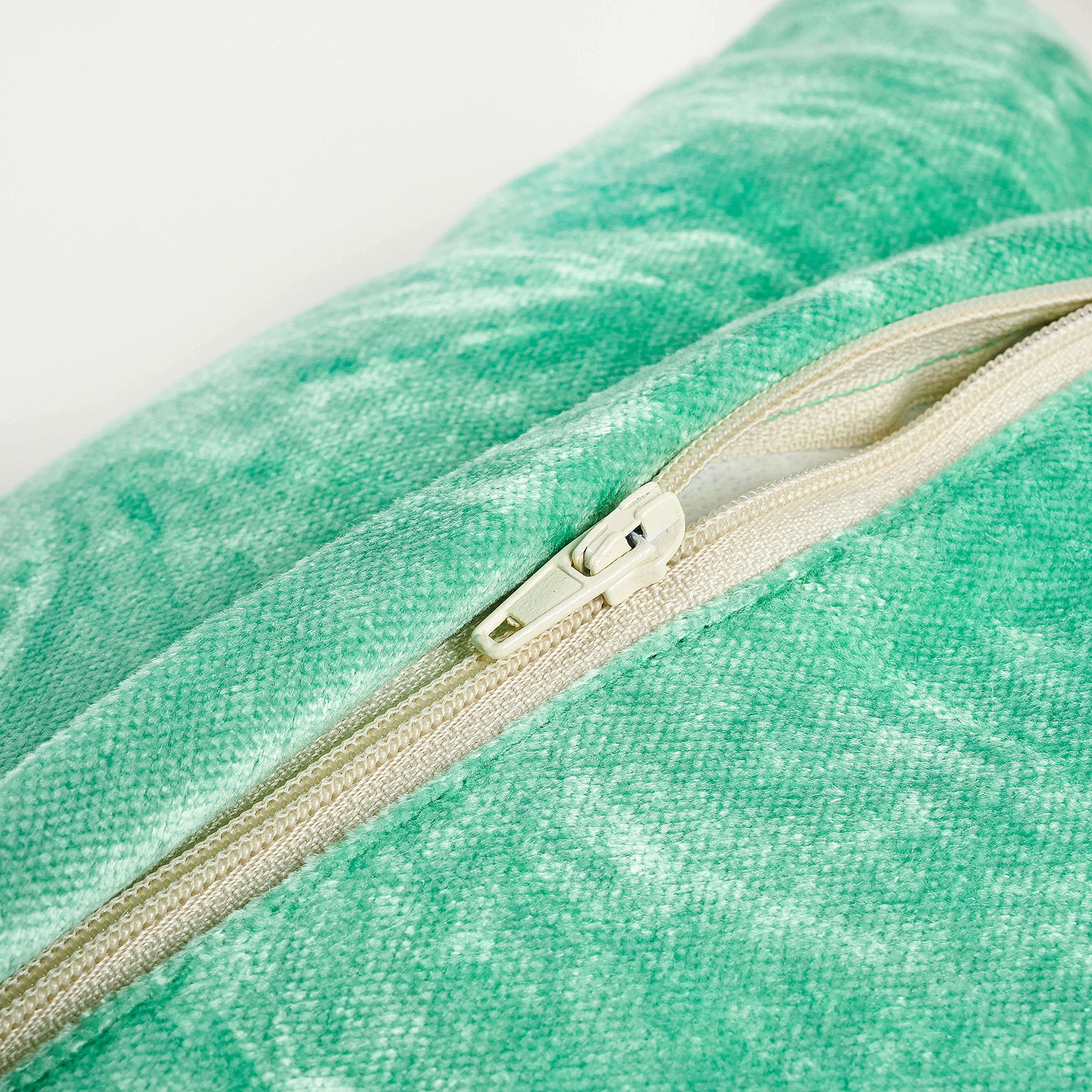 Ghunı Nakışlı Viskon Dolgulu Kırlent 30x55 Cm Yeşil