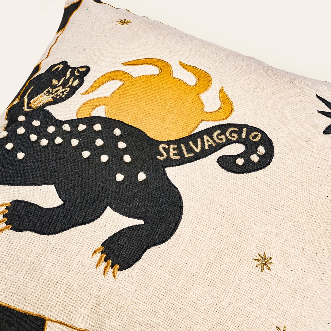 Ghunı Aplikeli Pamuk Dolgulu Kırlent 50x50 Cm Bej