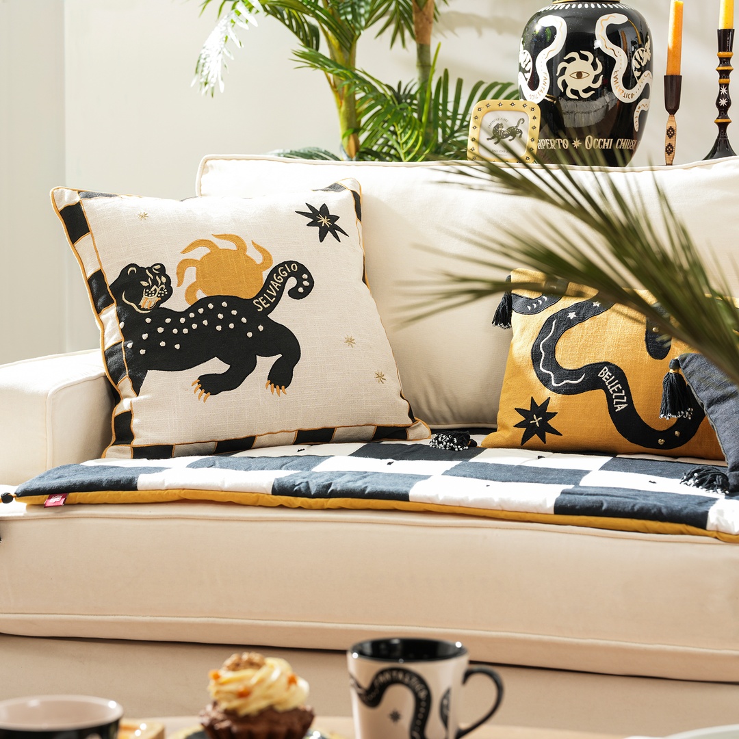 Ghunı Aplikeli Pamuk Dolgulu Kırlent 50x50 Cm Bej